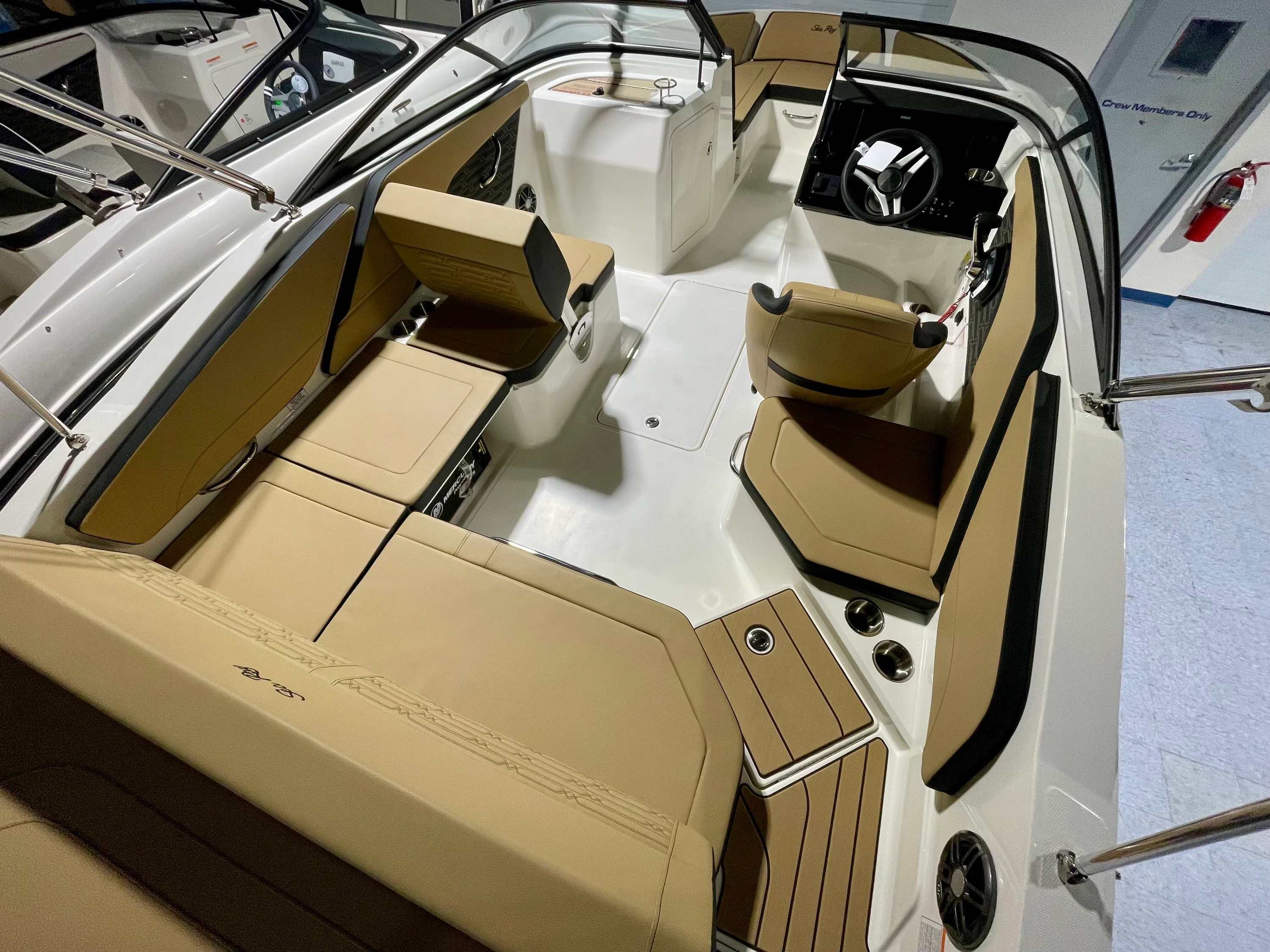 2026 Sea Ray SPX 210 Outboard Image Thumbnail #3