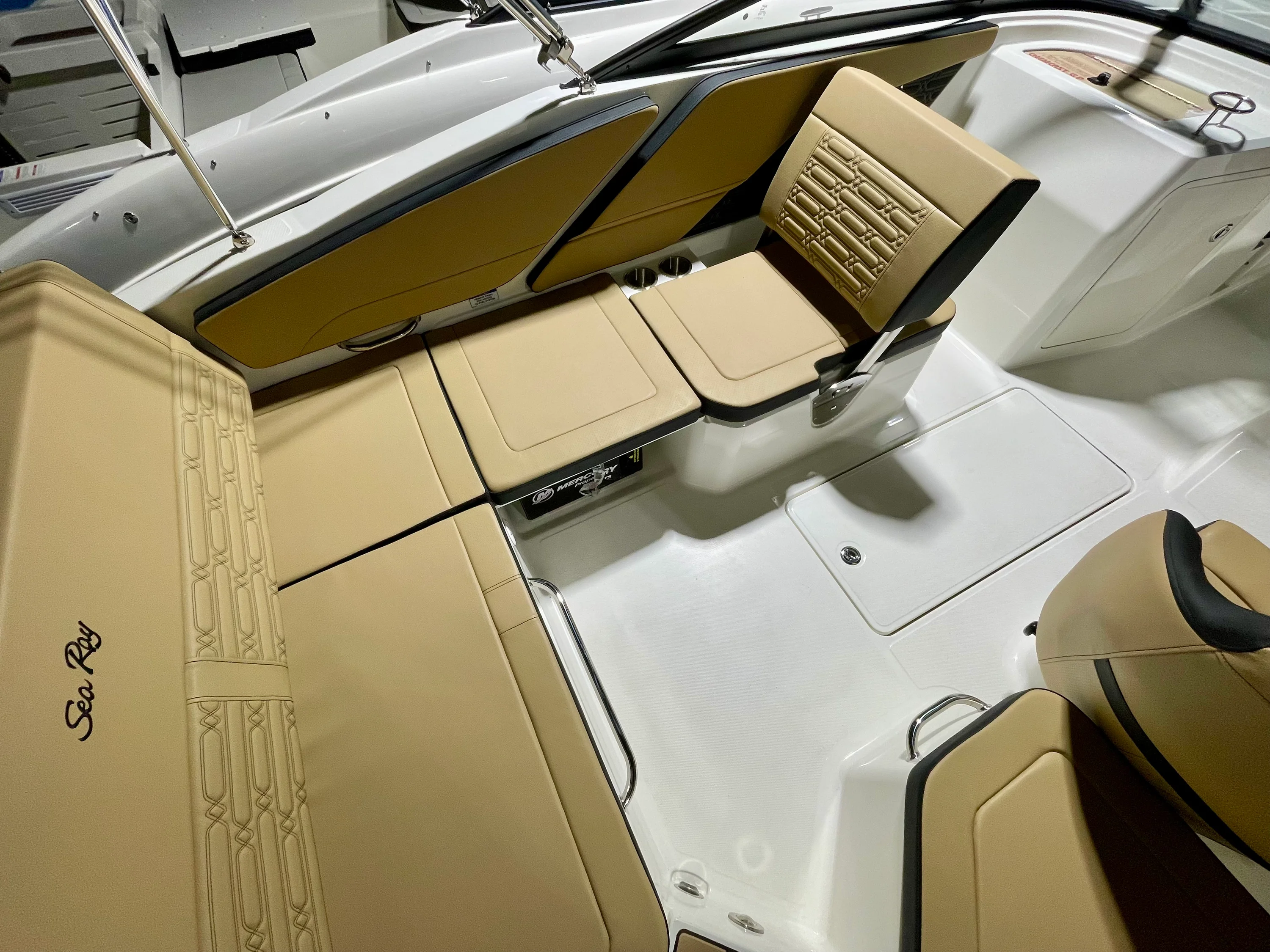 2026 Sea Ray SPX 210 Outboard Image Thumbnail #6