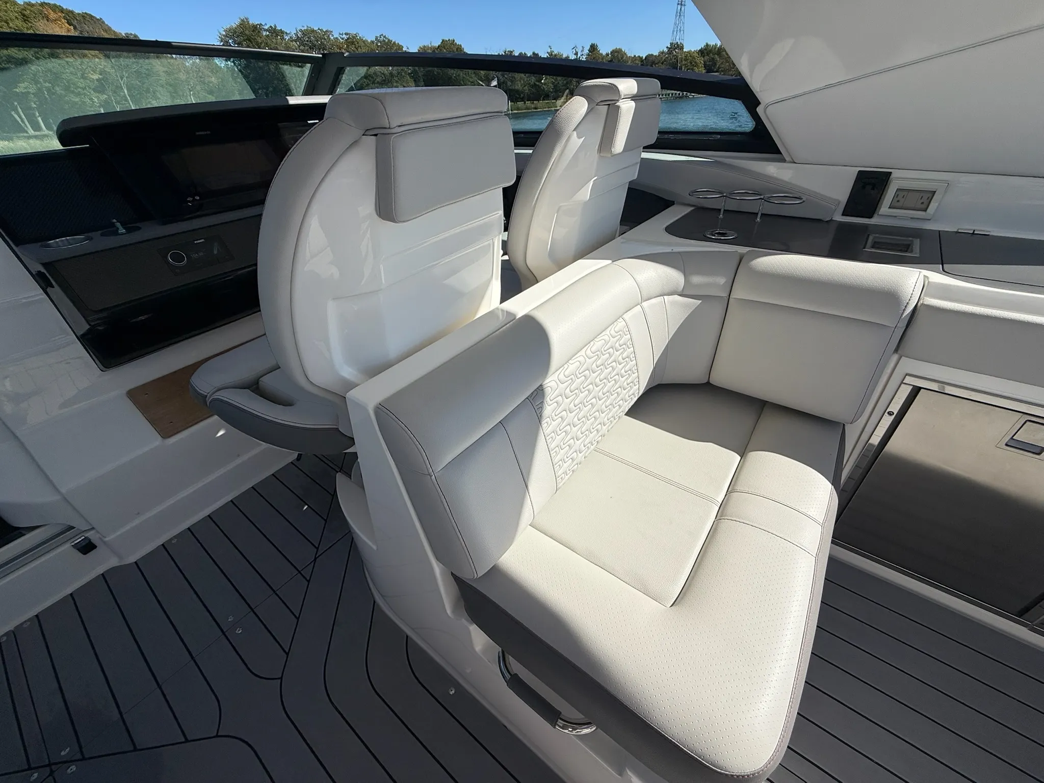 2021 Sea Ray 400 SLXRE Image Thumbnail #27