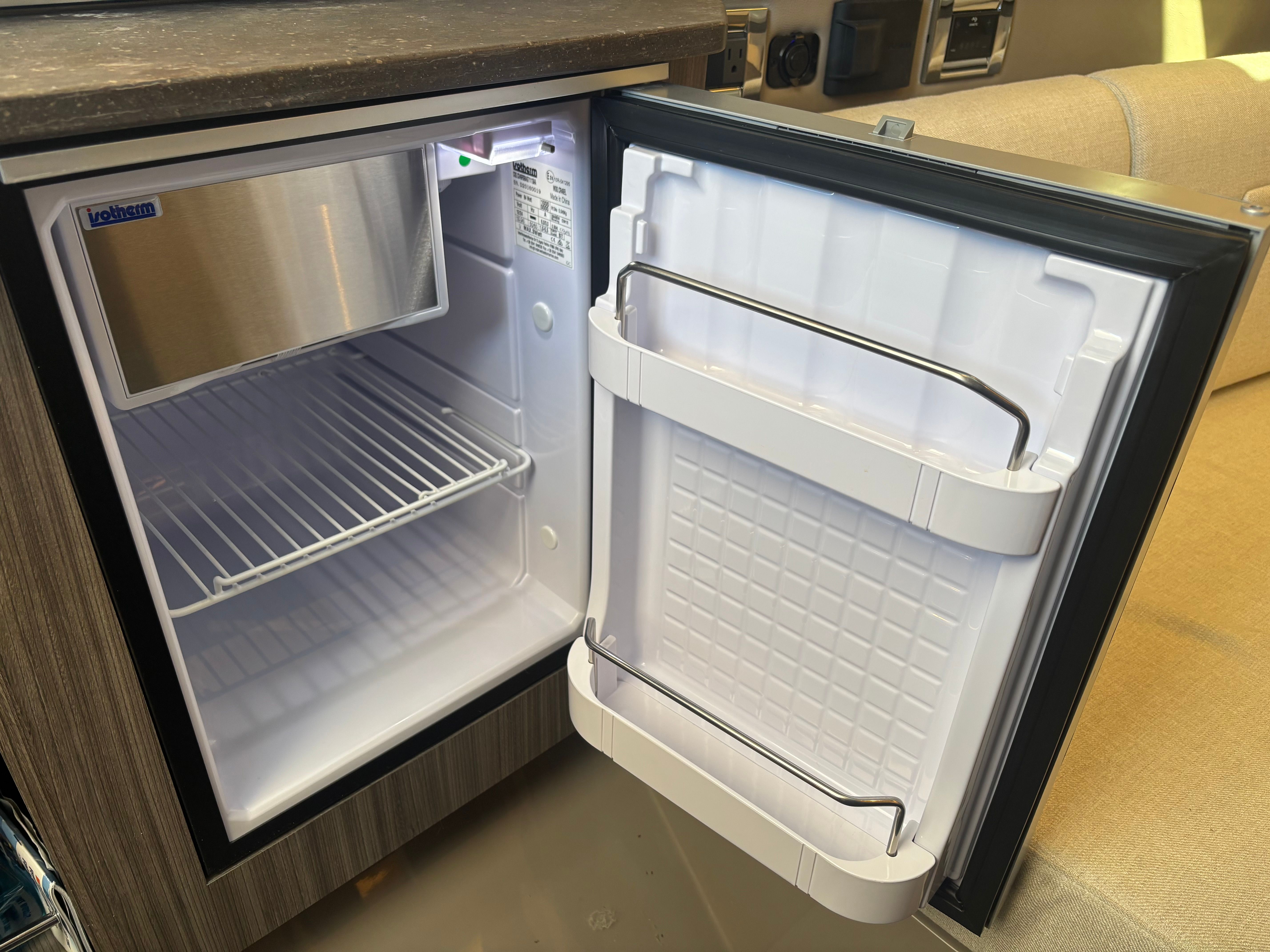 2021 Sea Ray 400 SLXRE Image Thumbnail #42