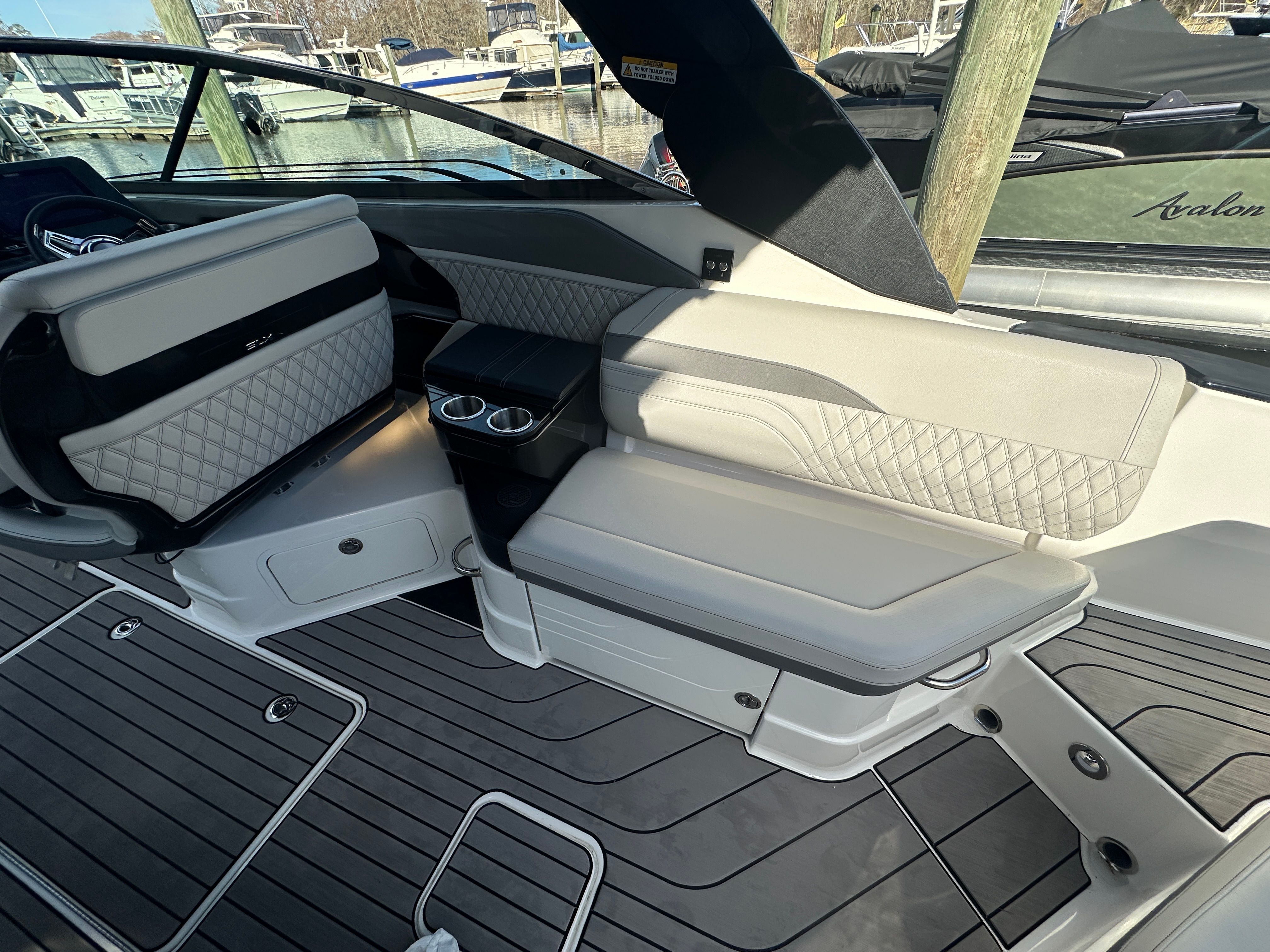 2024 Sea Ray 280 SLX OUTBOARD Image Thumbnail #9