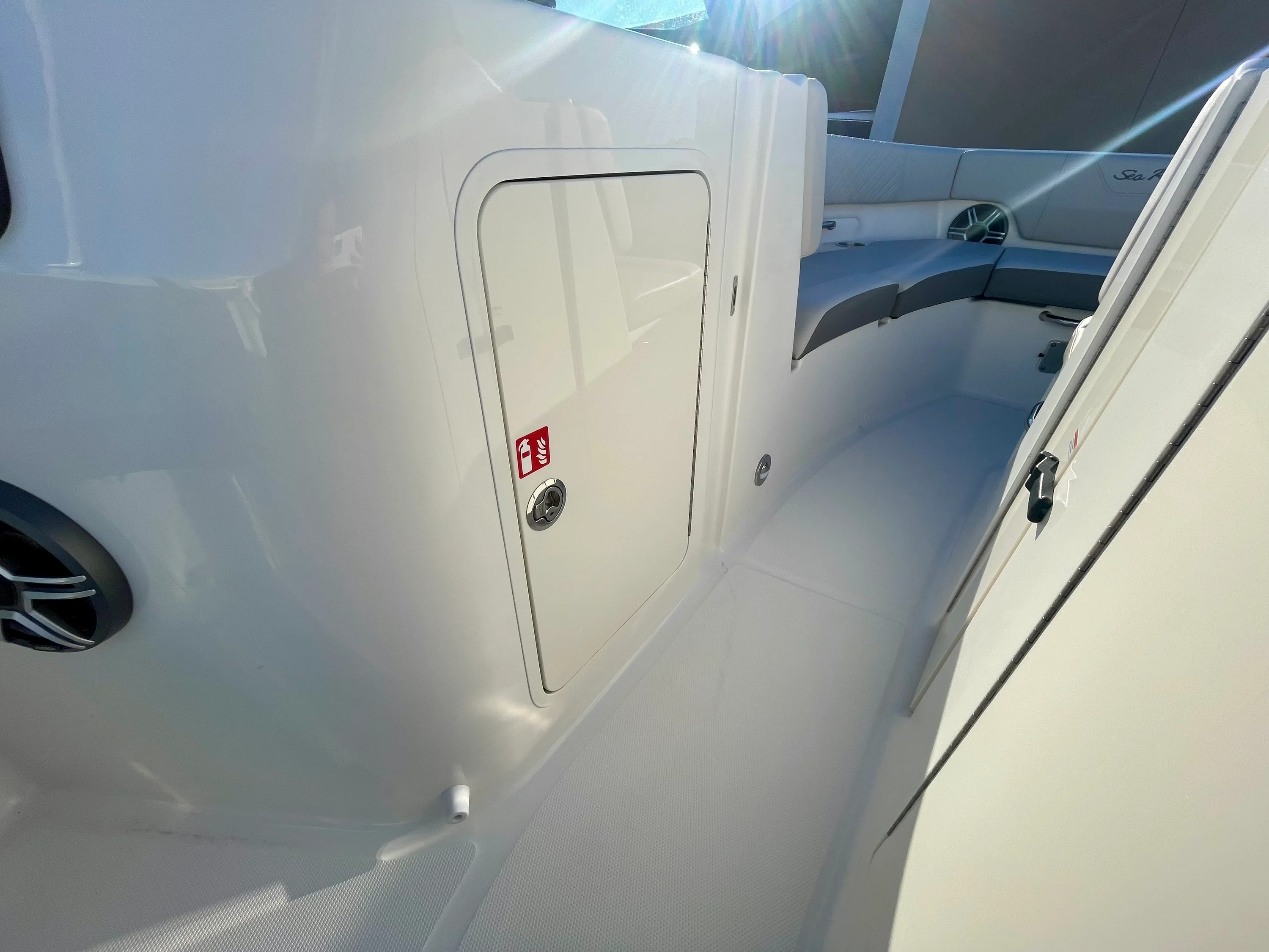 2026 Sea Ray SDX 230 Outboard Image Thumbnail #17