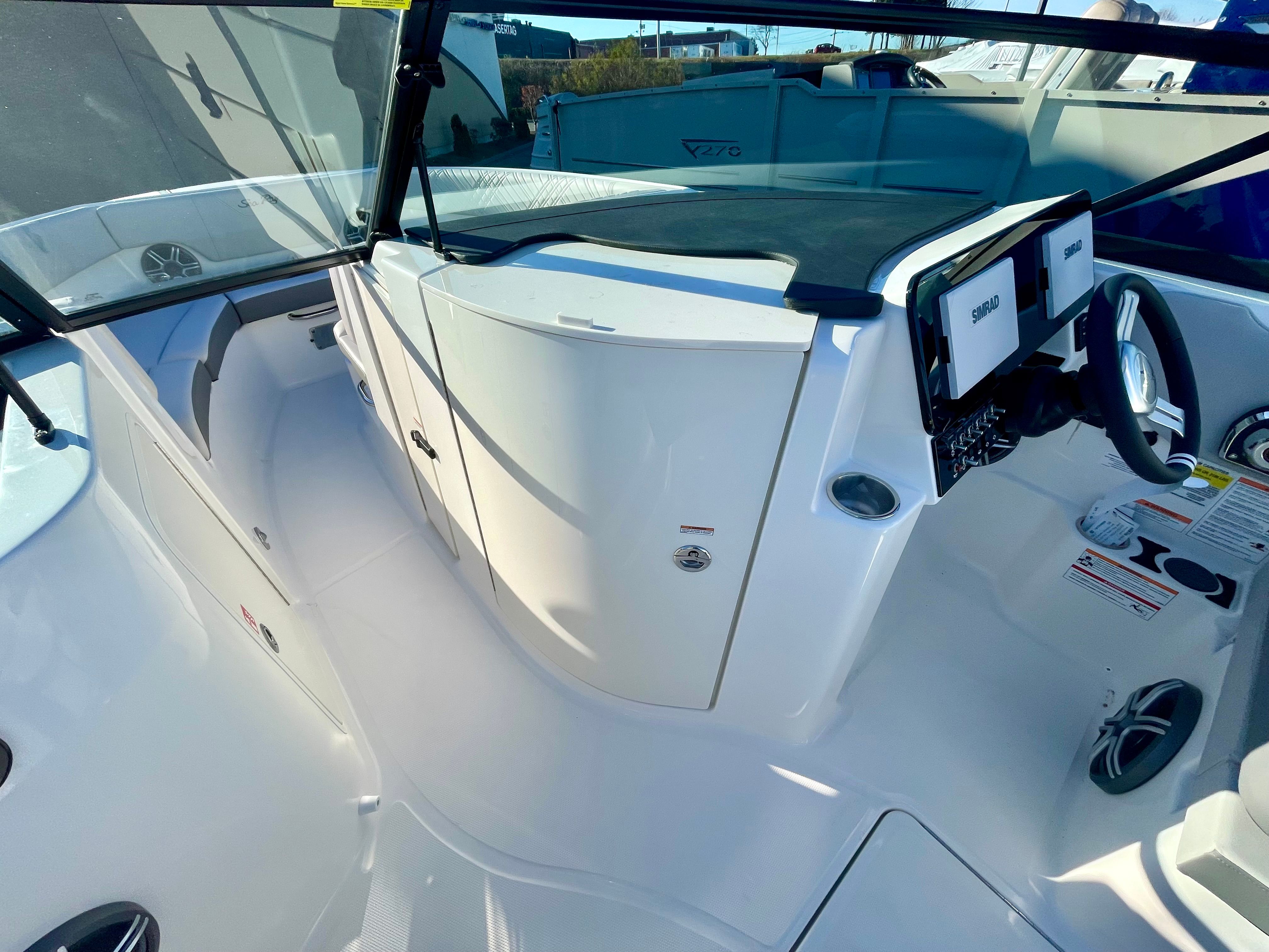 2026 Sea Ray SDX 230 Outboard Image Thumbnail #14