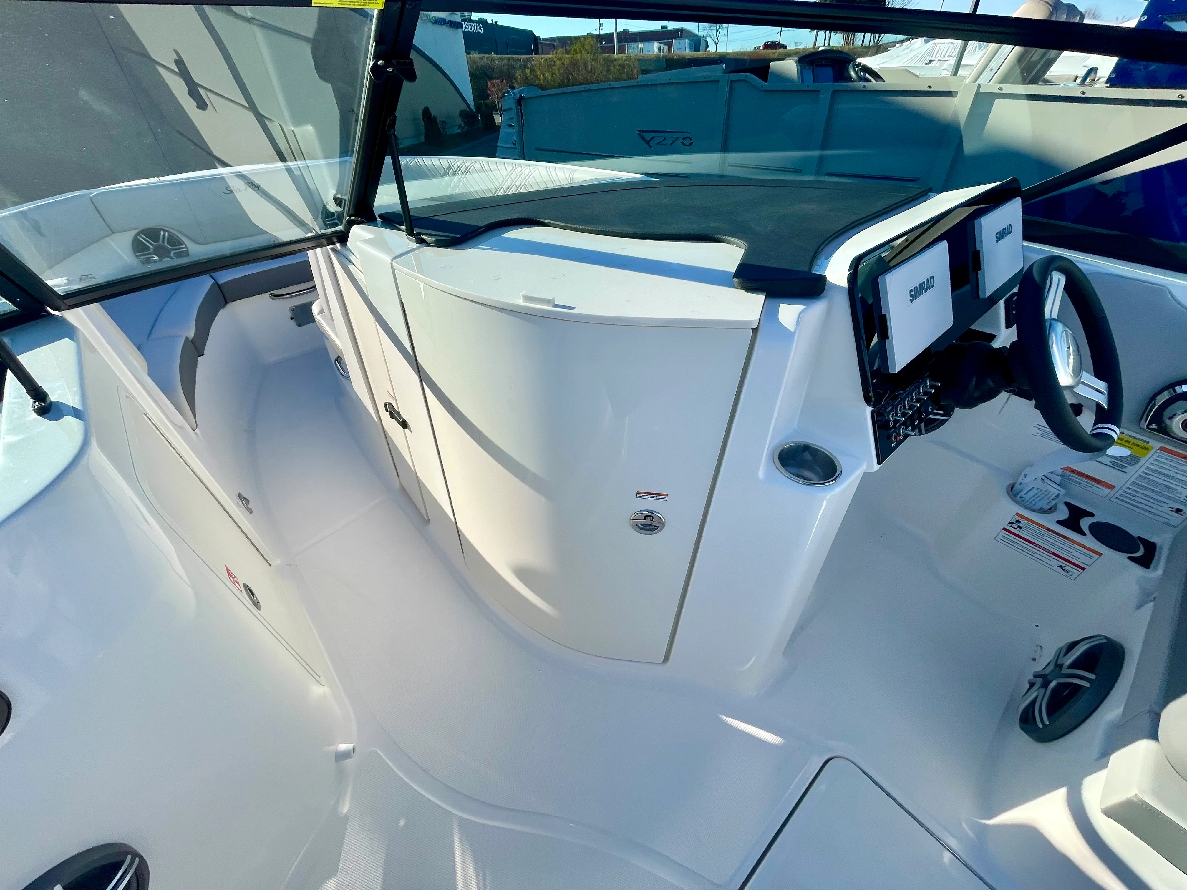 2026 Sea Ray SDX 230 Outboard Image Thumbnail #14