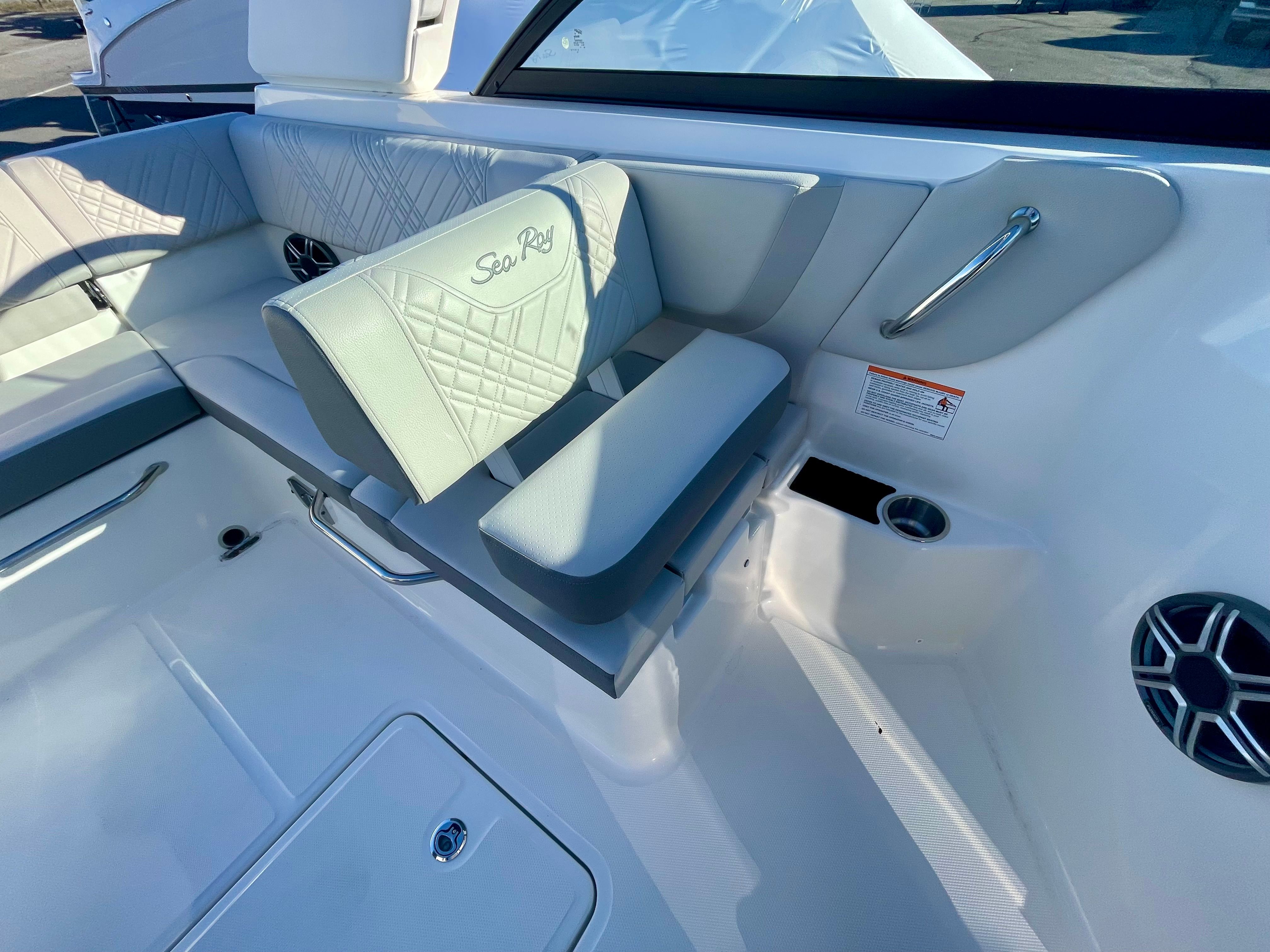 2026 Sea Ray SDX 230 Outboard Image Thumbnail #8