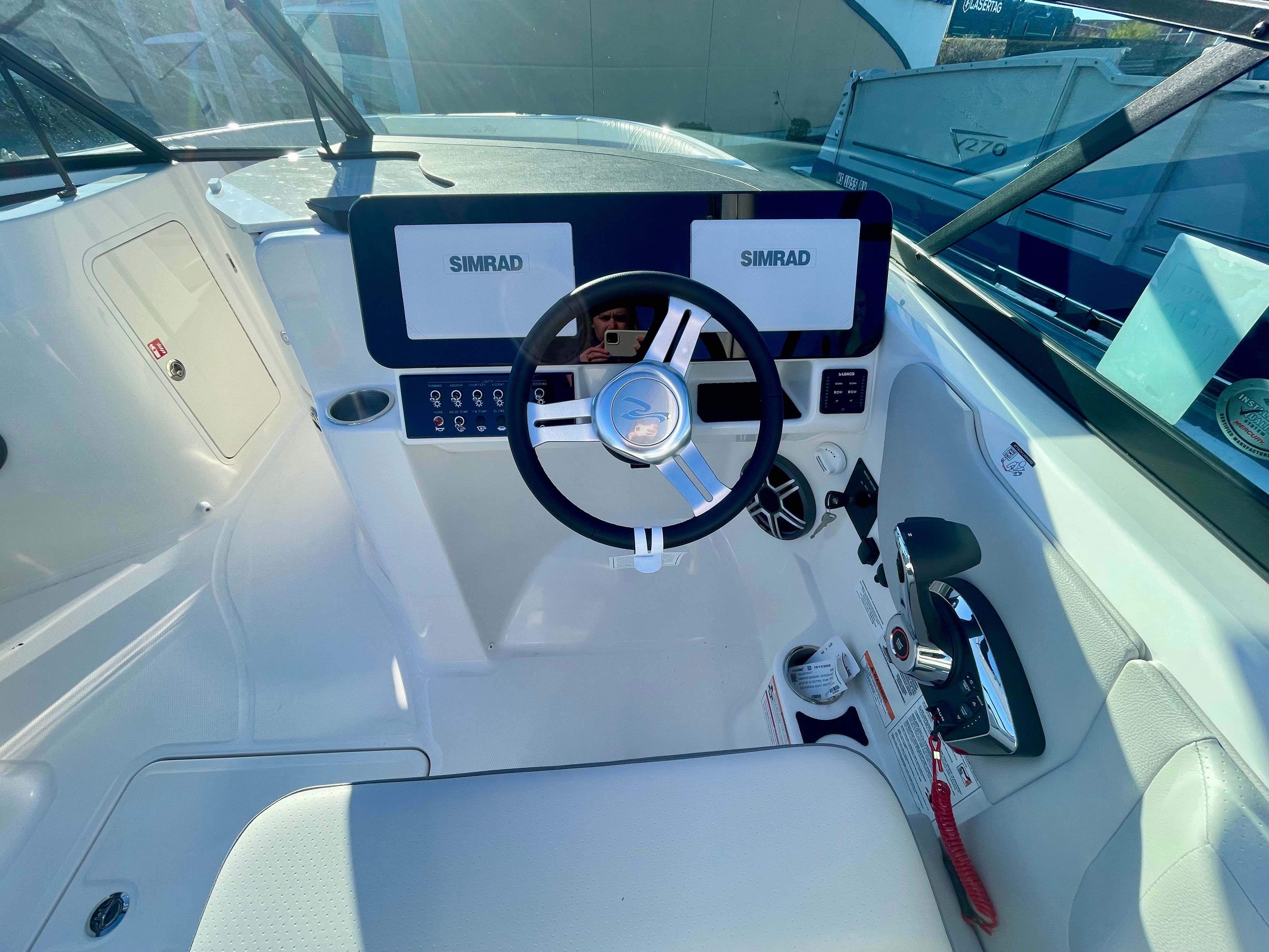 2026 Sea Ray SDX 230 Outboard Image Thumbnail #12