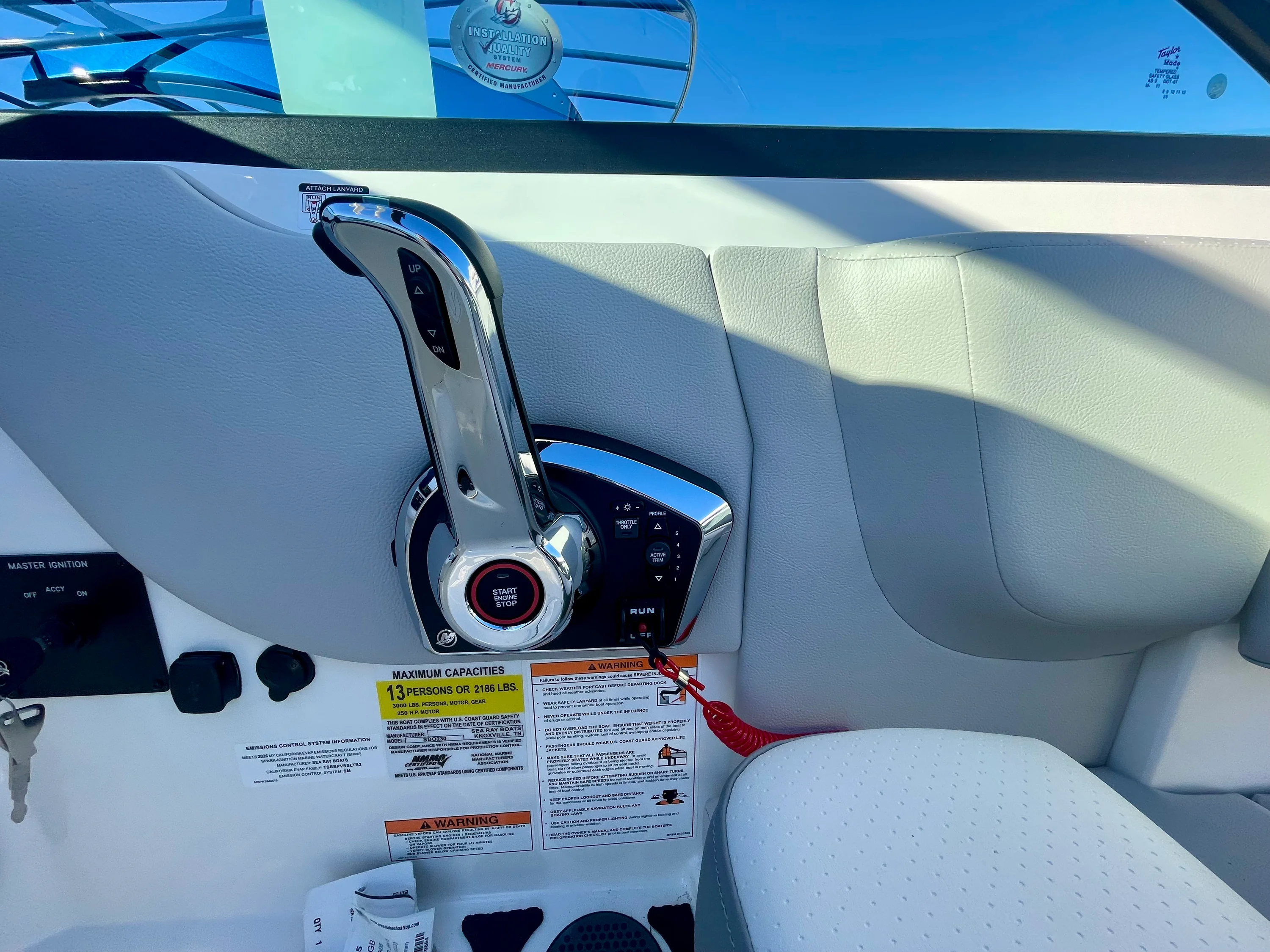 2026 Sea Ray SDX 230 Outboard Image Thumbnail #13