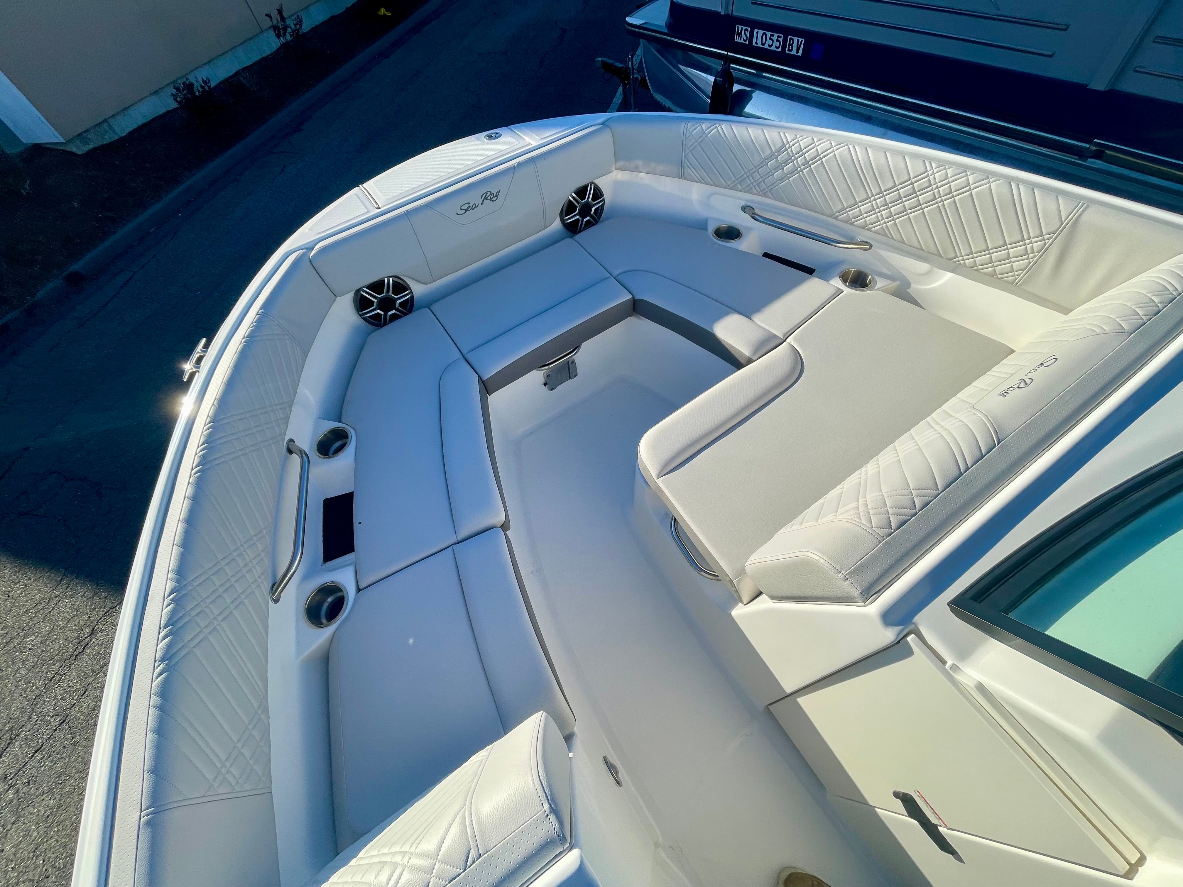 2026 Sea Ray SDX 230 Outboard Image Thumbnail #18