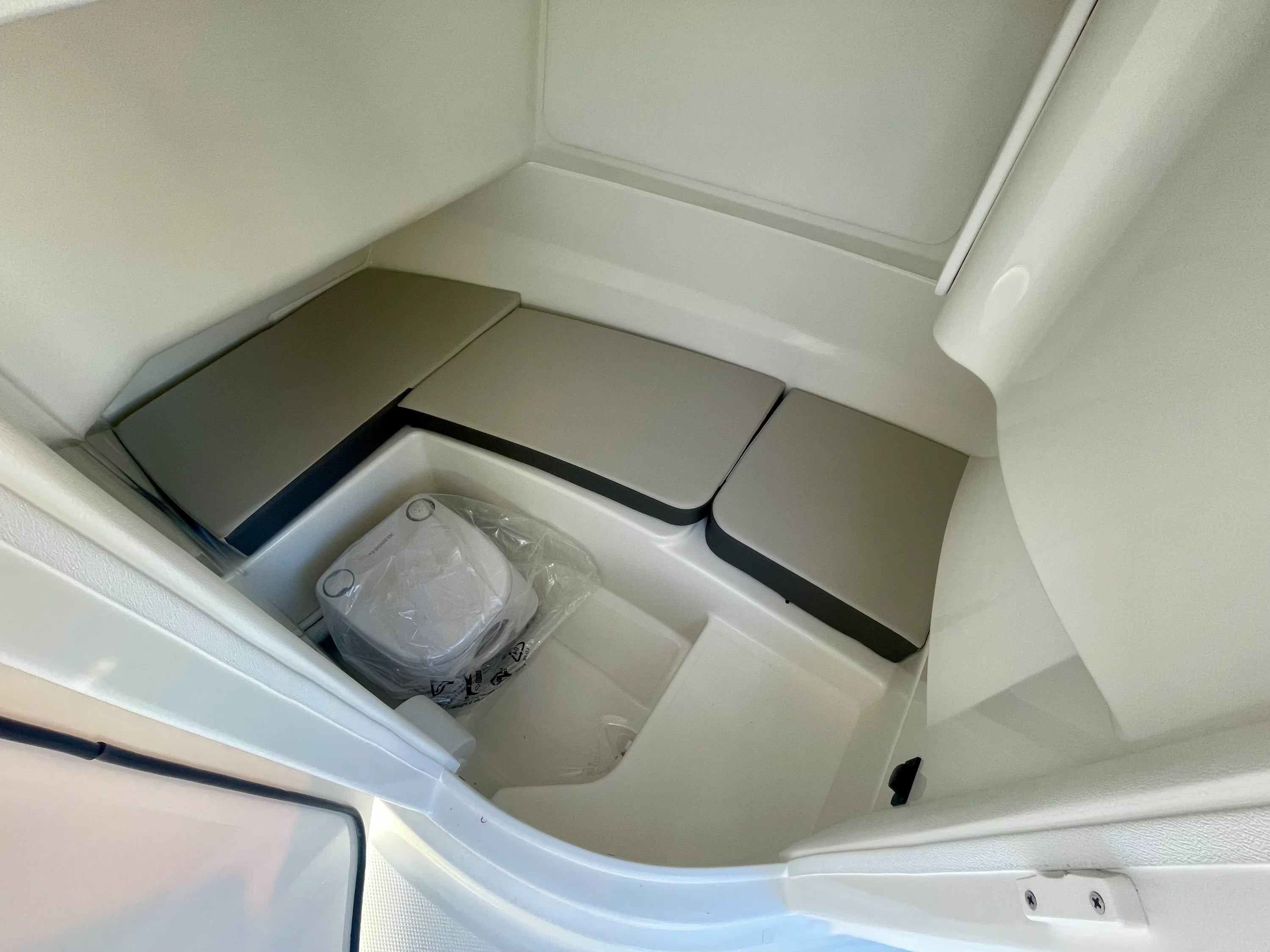 2026 Sea Ray SDX 230 Outboard Image Thumbnail #15