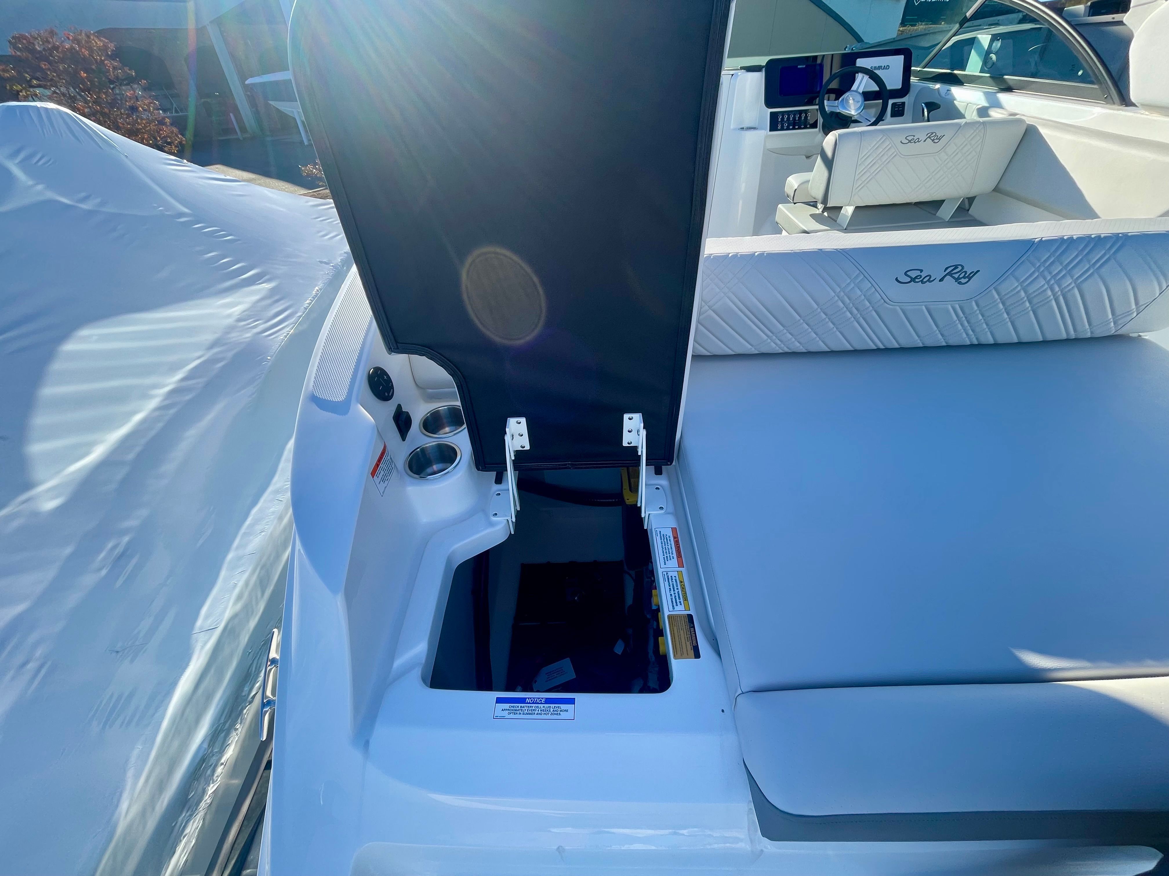 2026 Sea Ray SDX 230 Outboard Image Thumbnail #4