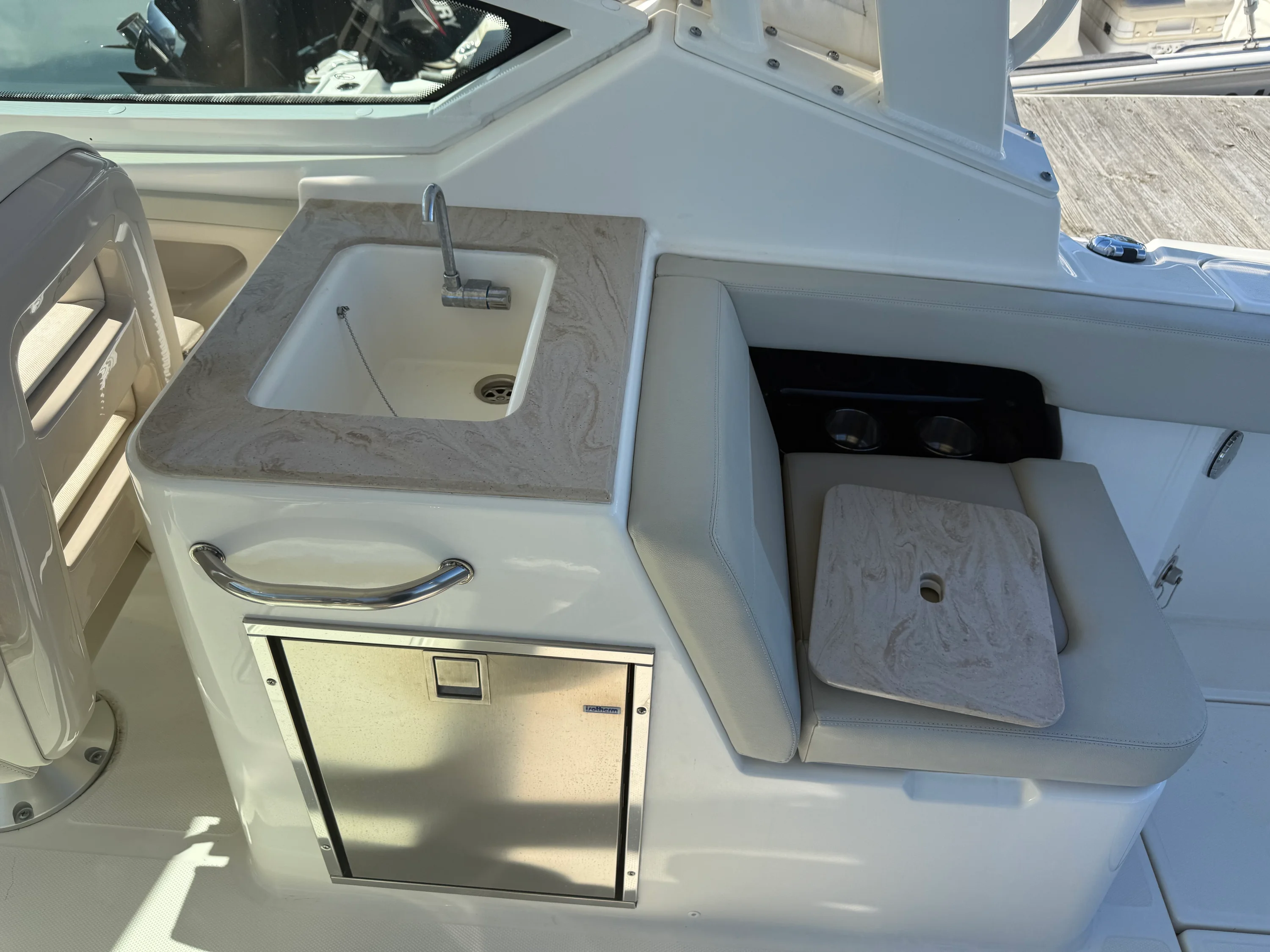 2022 Boston Whaler VANTAGE Image Thumbnail #11