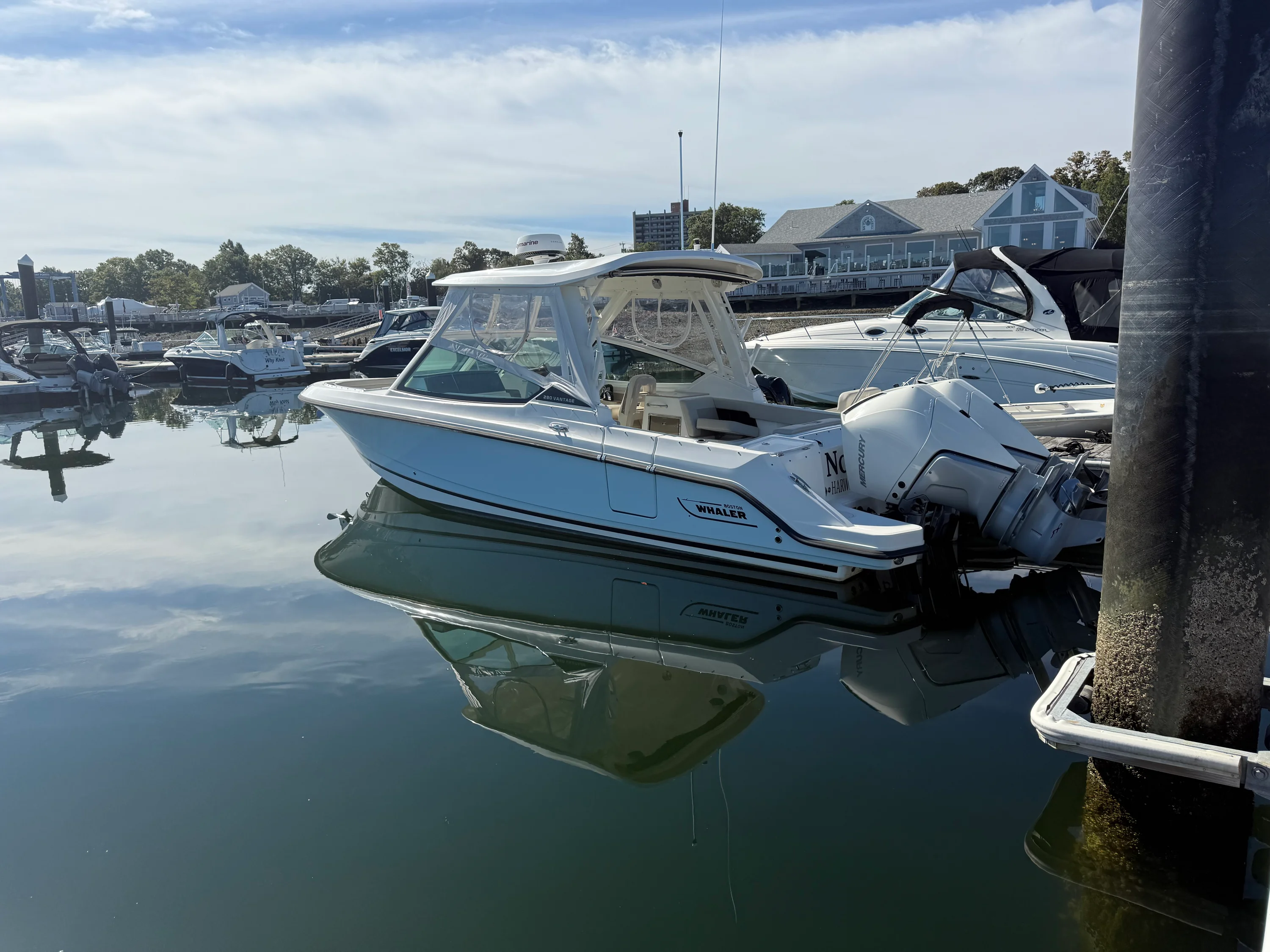 2022 Boston Whaler VANTAGE Image Thumbnail #2