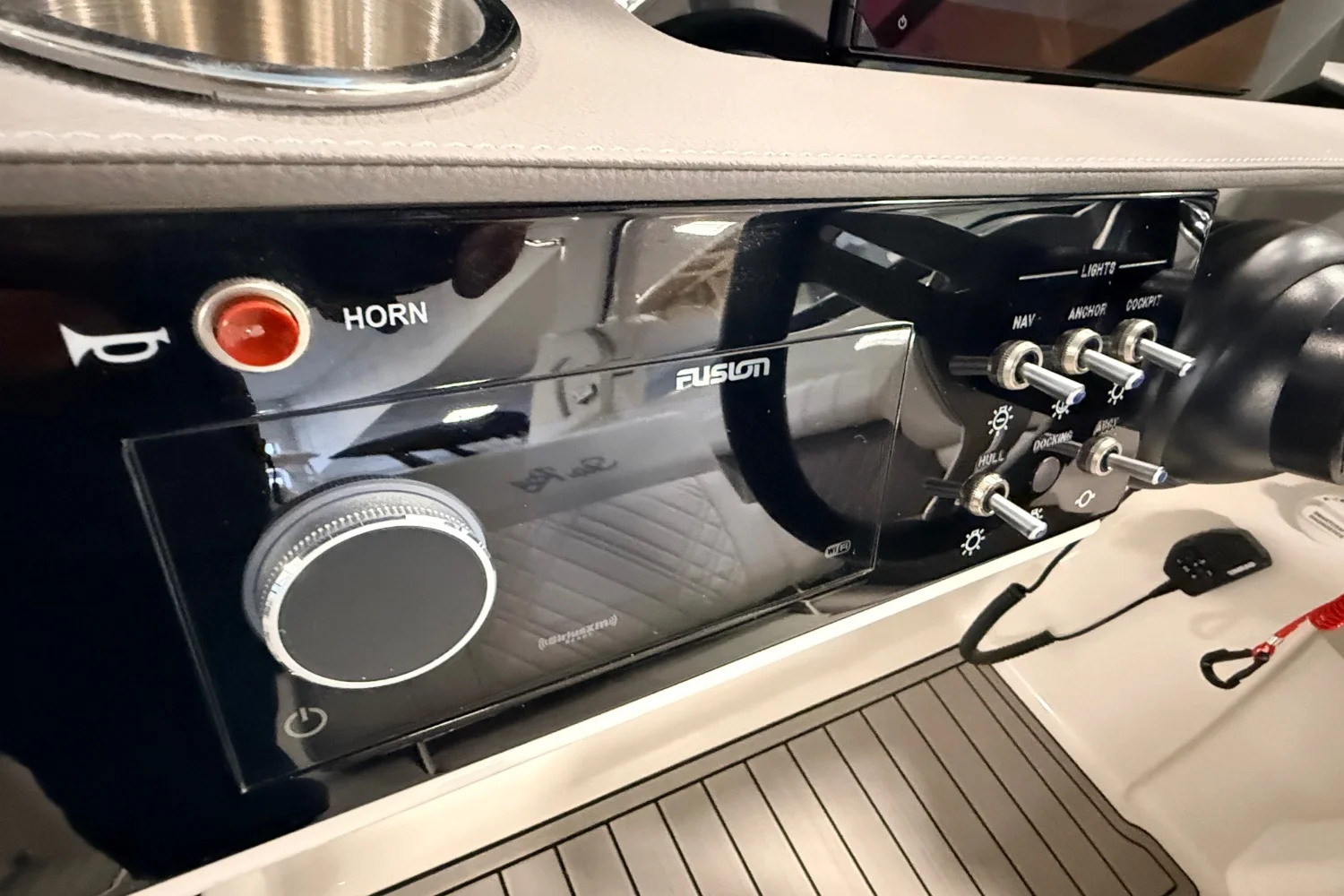 2026 Sea Ray SDX 290 Outboard Image Thumbnail #16