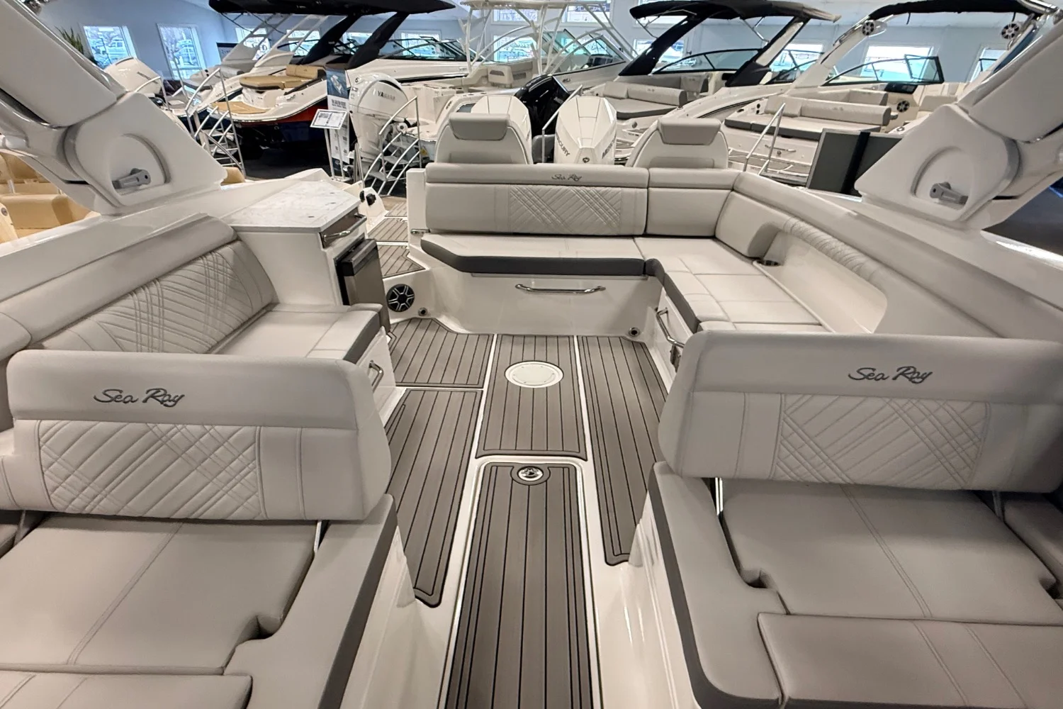 2026 Sea Ray SDX 290 Outboard Image Thumbnail #19