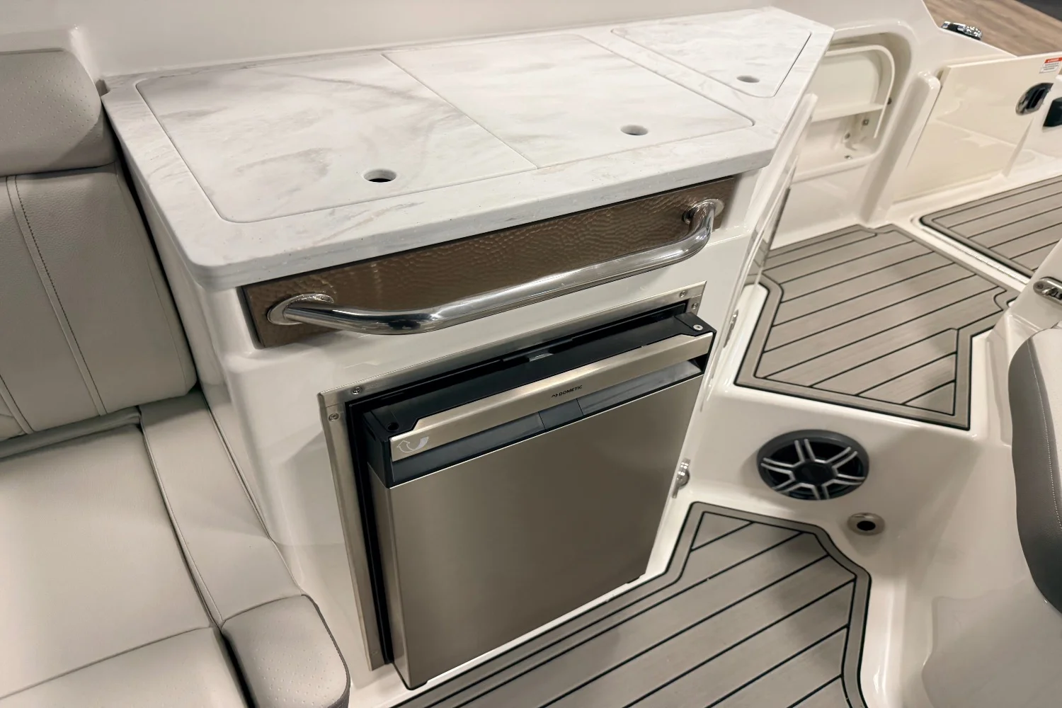 2026 Sea Ray SDX 290 Outboard Image Thumbnail #7