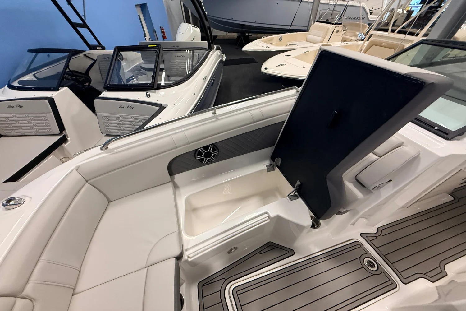 2026 Sea Ray SDX 290 Outboard Image Thumbnail #22