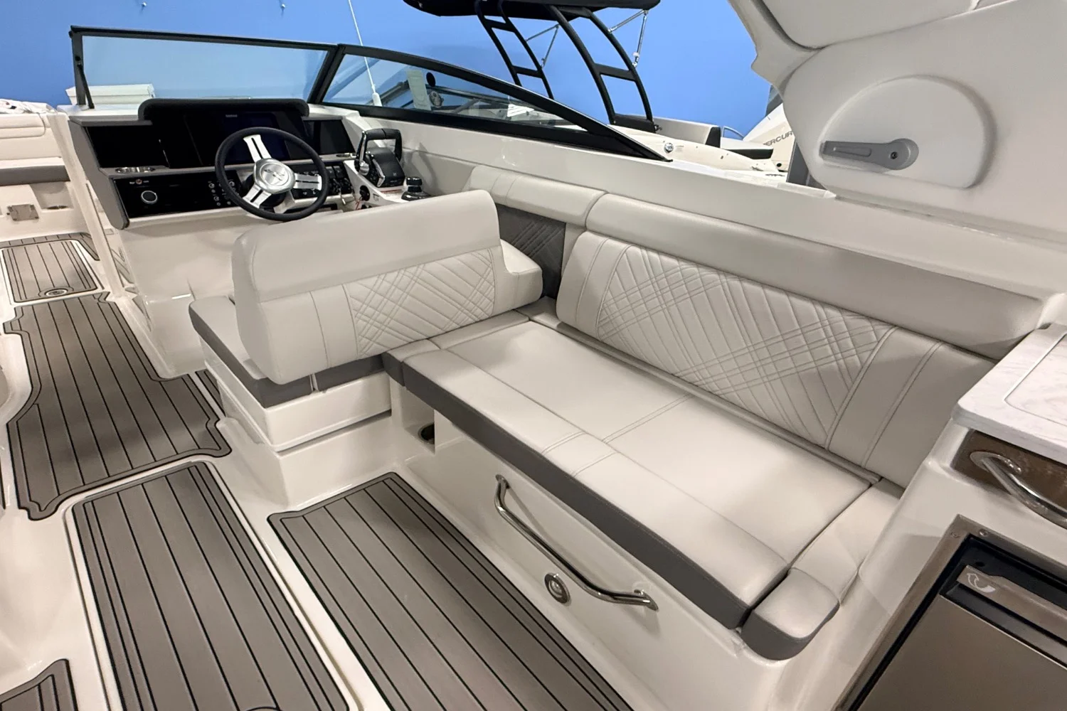 2026 Sea Ray SDX 290 Outboard Image Thumbnail #6