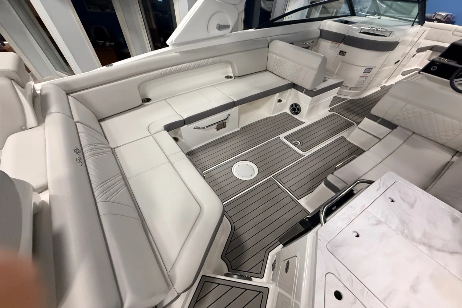 2026 Sea Ray SDX 290 Outboard Image Thumbnail #4