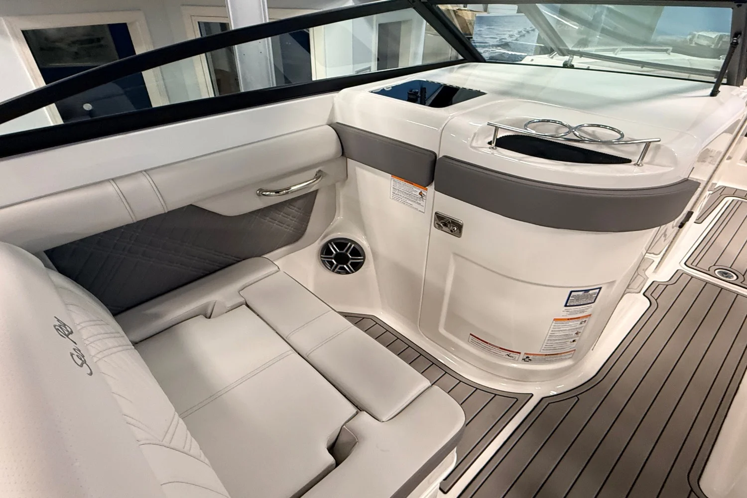 2026 Sea Ray SDX 290 Outboard Image Thumbnail #11