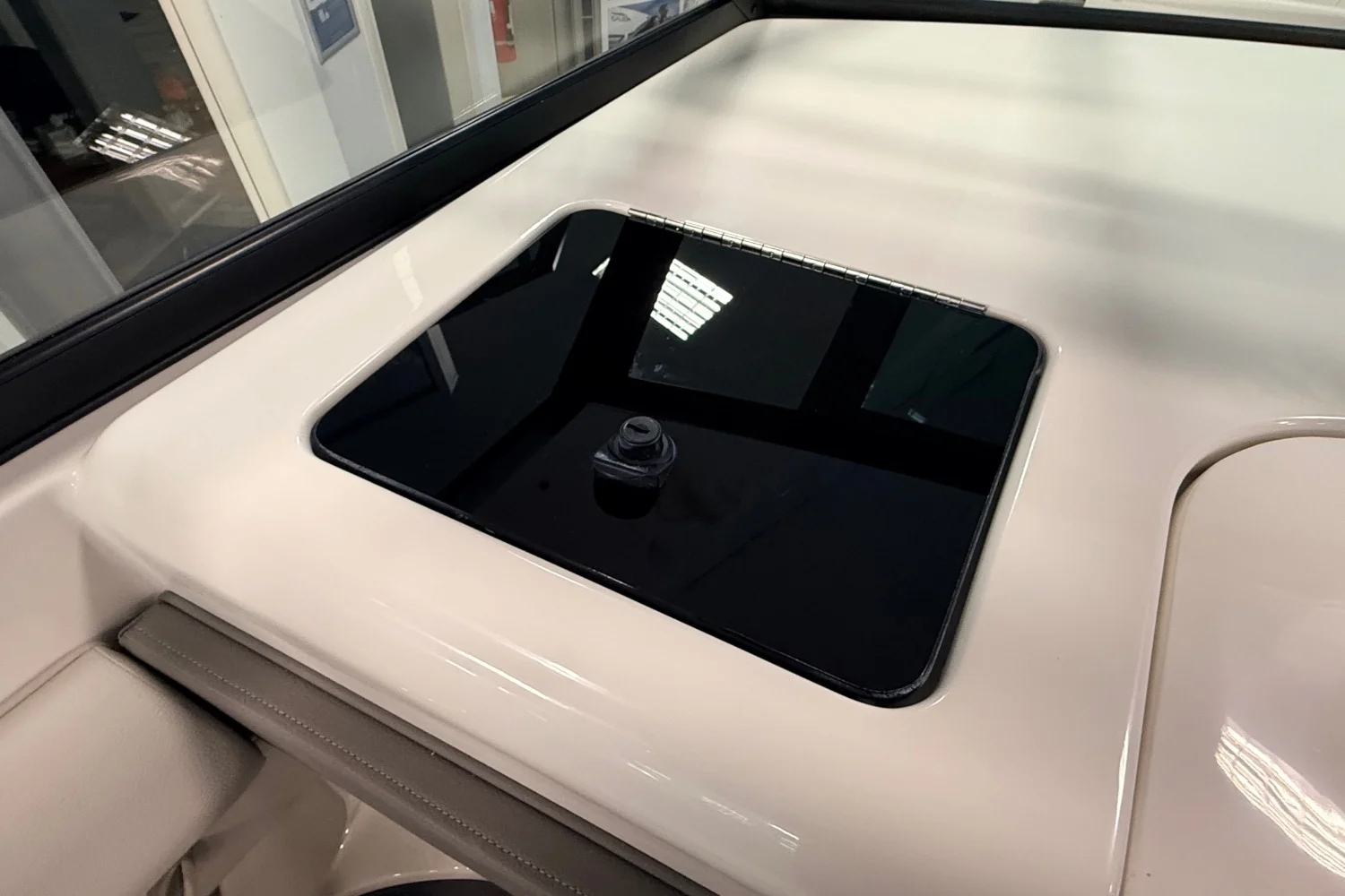 2026 Sea Ray SDX 290 Outboard Image Thumbnail #12