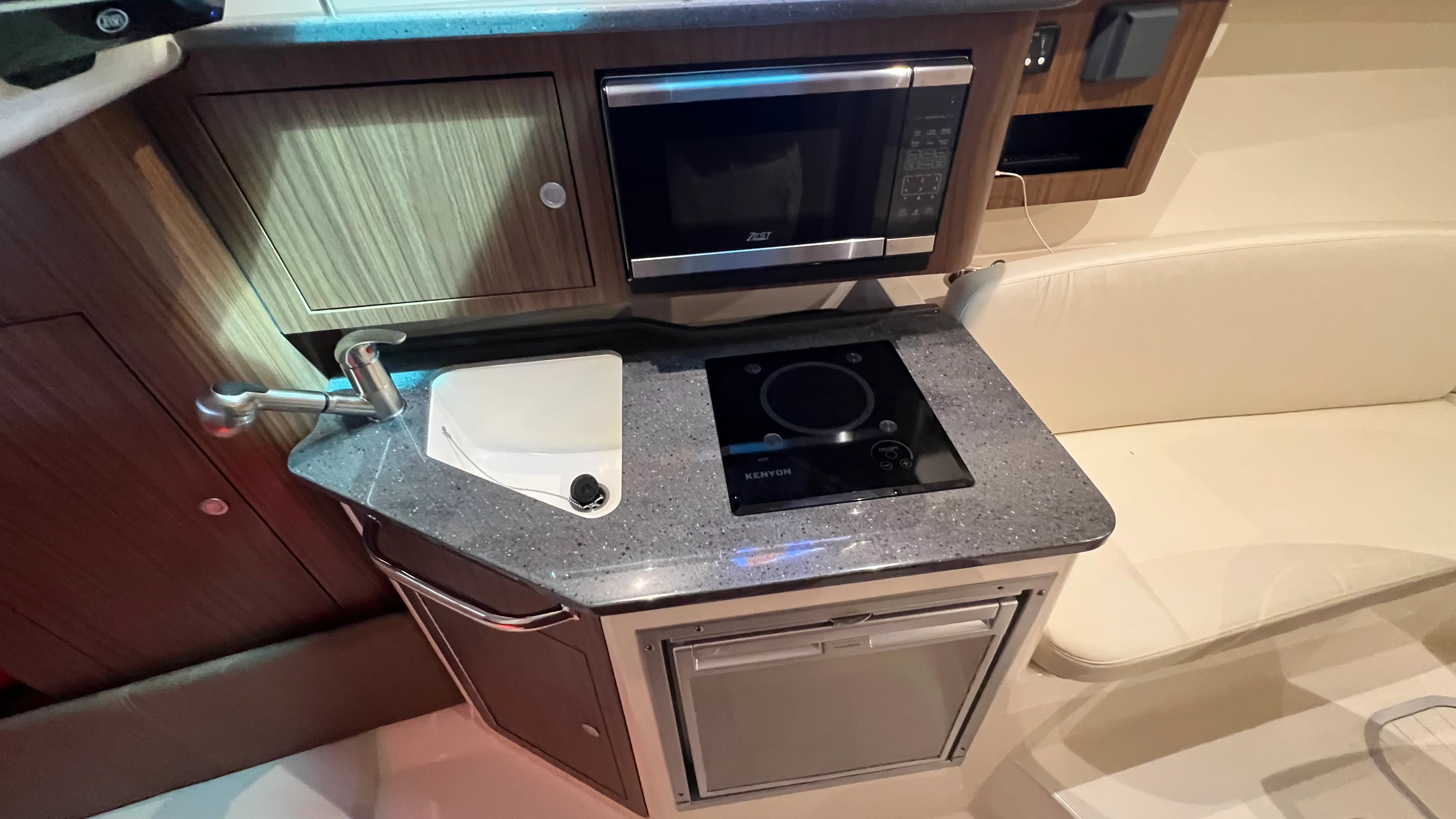 2024 Boston Whaler 285 CONQUEST Image Thumbnail #51