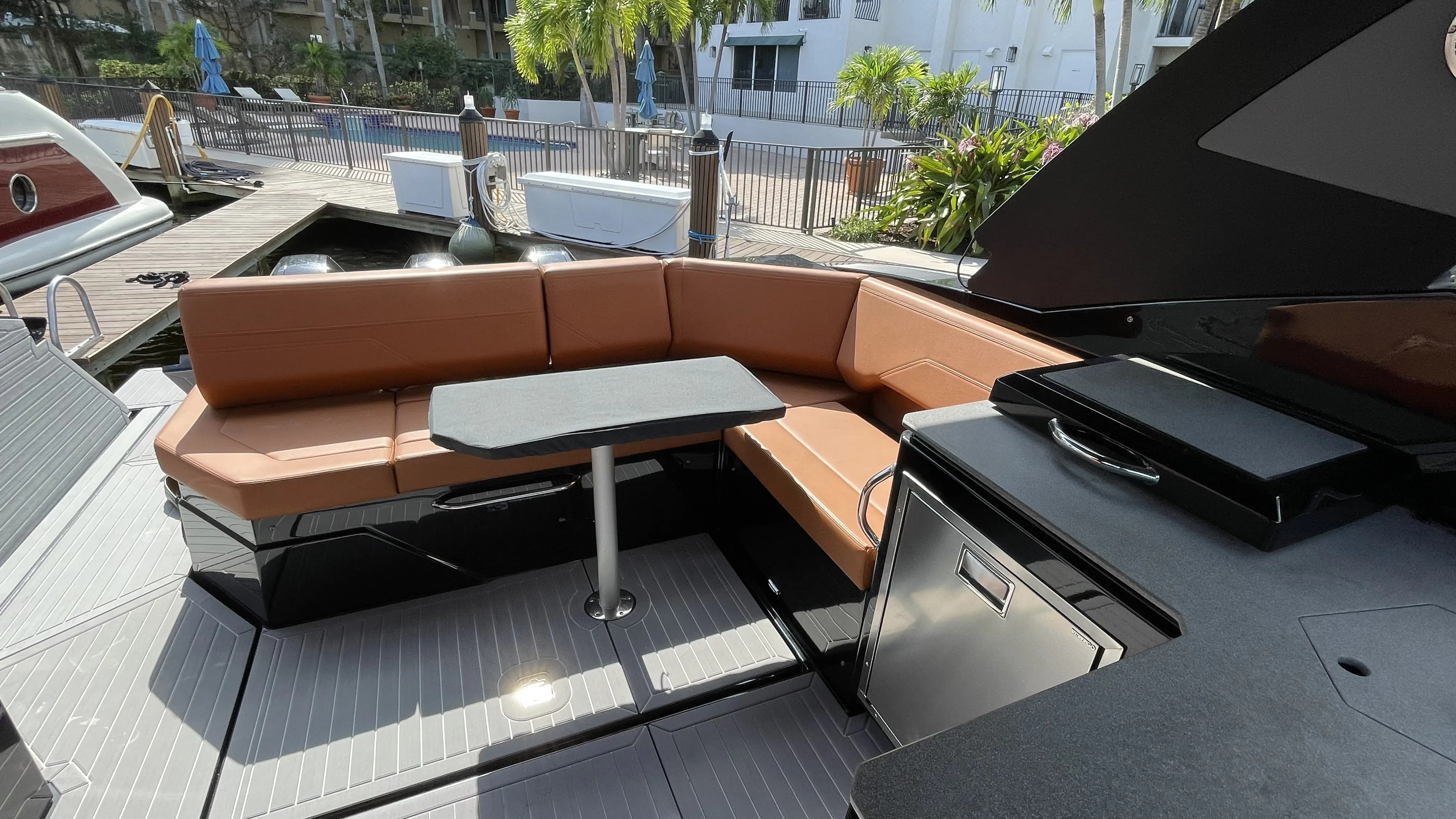 2023 Cruisers Yachts 38 GLS OB SB Image Thumbnail #7