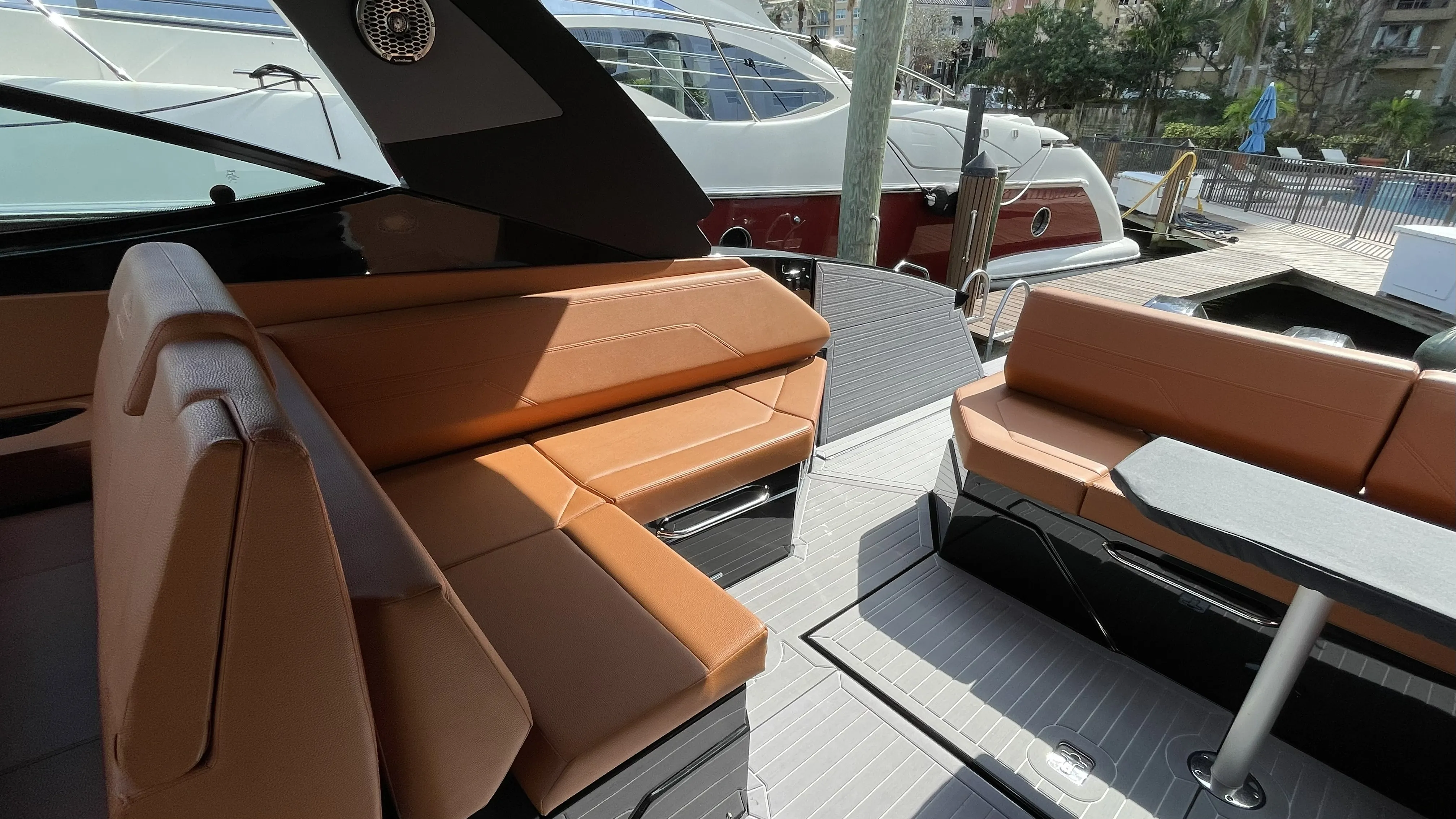 2023 Cruisers Yachts 38 GLS OB SB Image Thumbnail #8