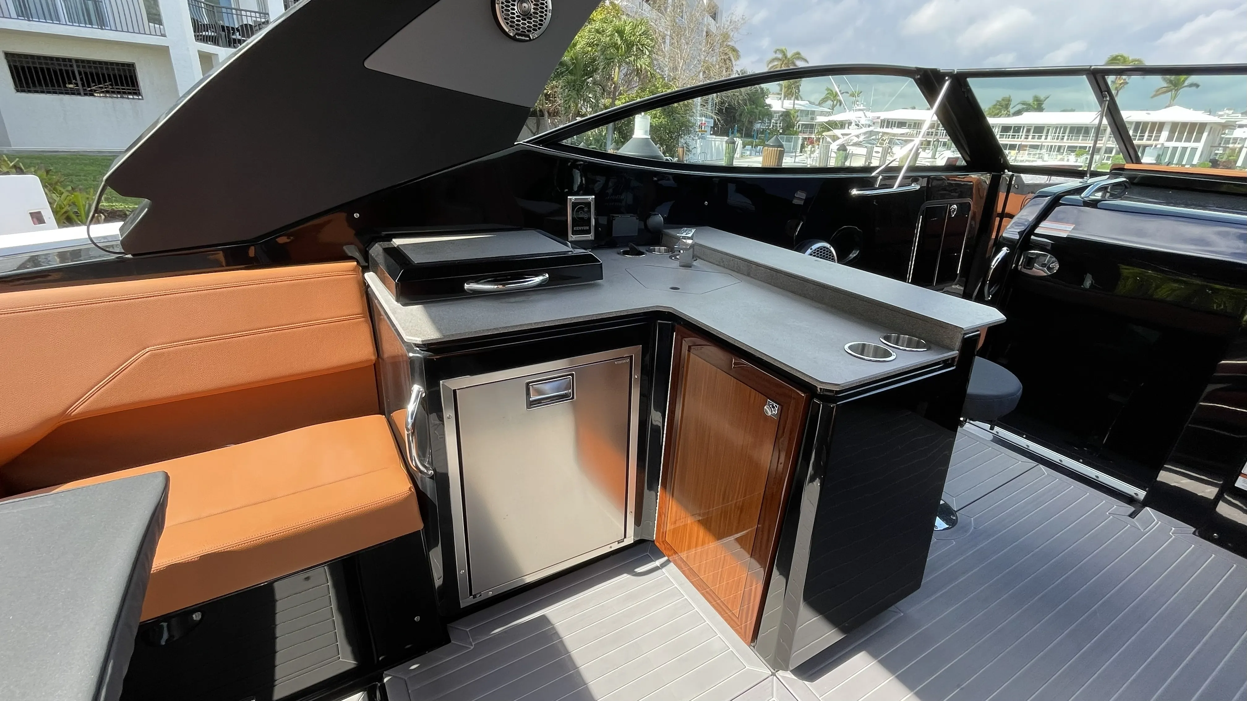 2023 Cruisers Yachts 38 GLS OB SB Image Thumbnail #9
