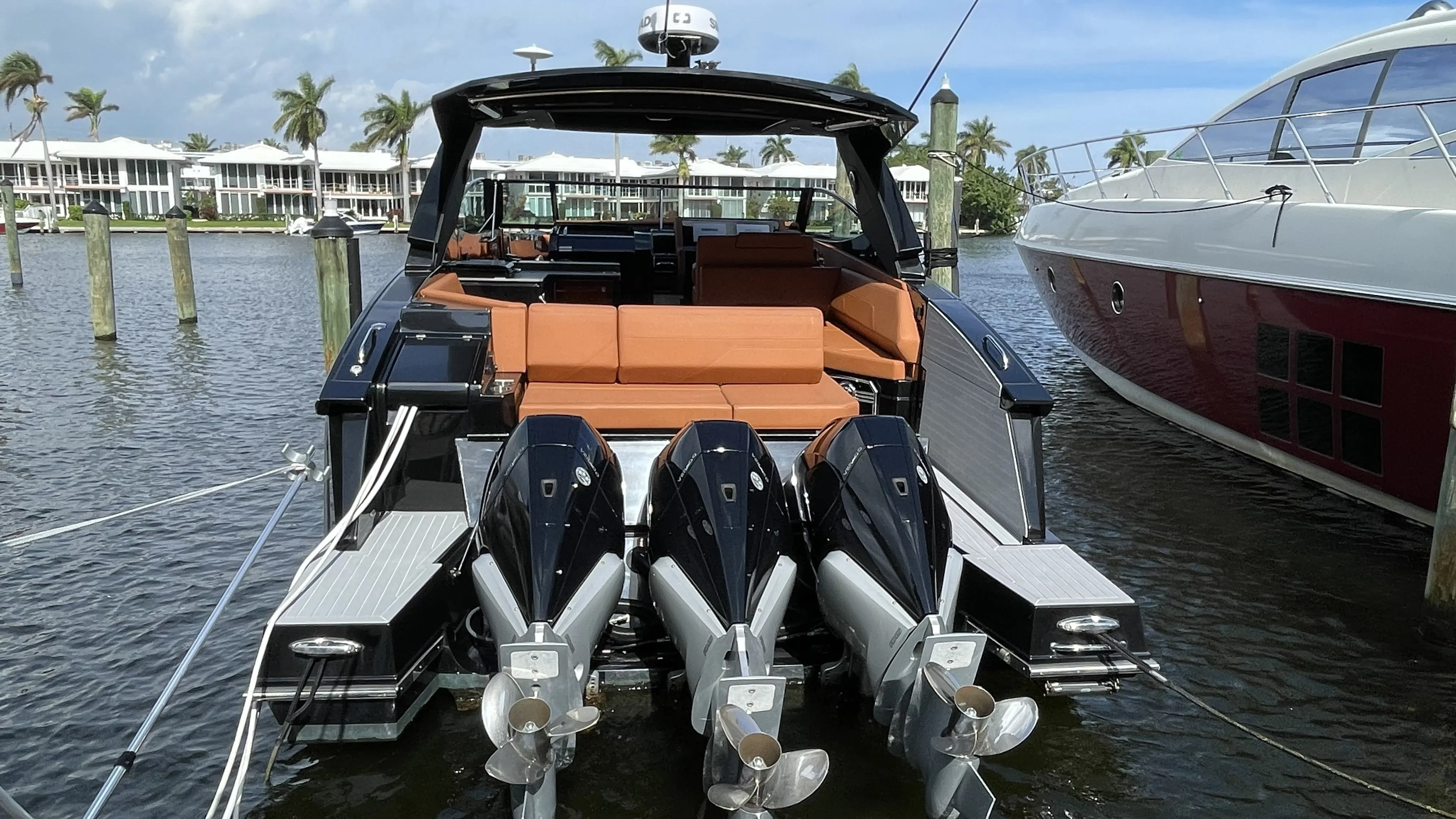 2023 Cruisers Yachts 38 GLS OB SB Image Thumbnail #3