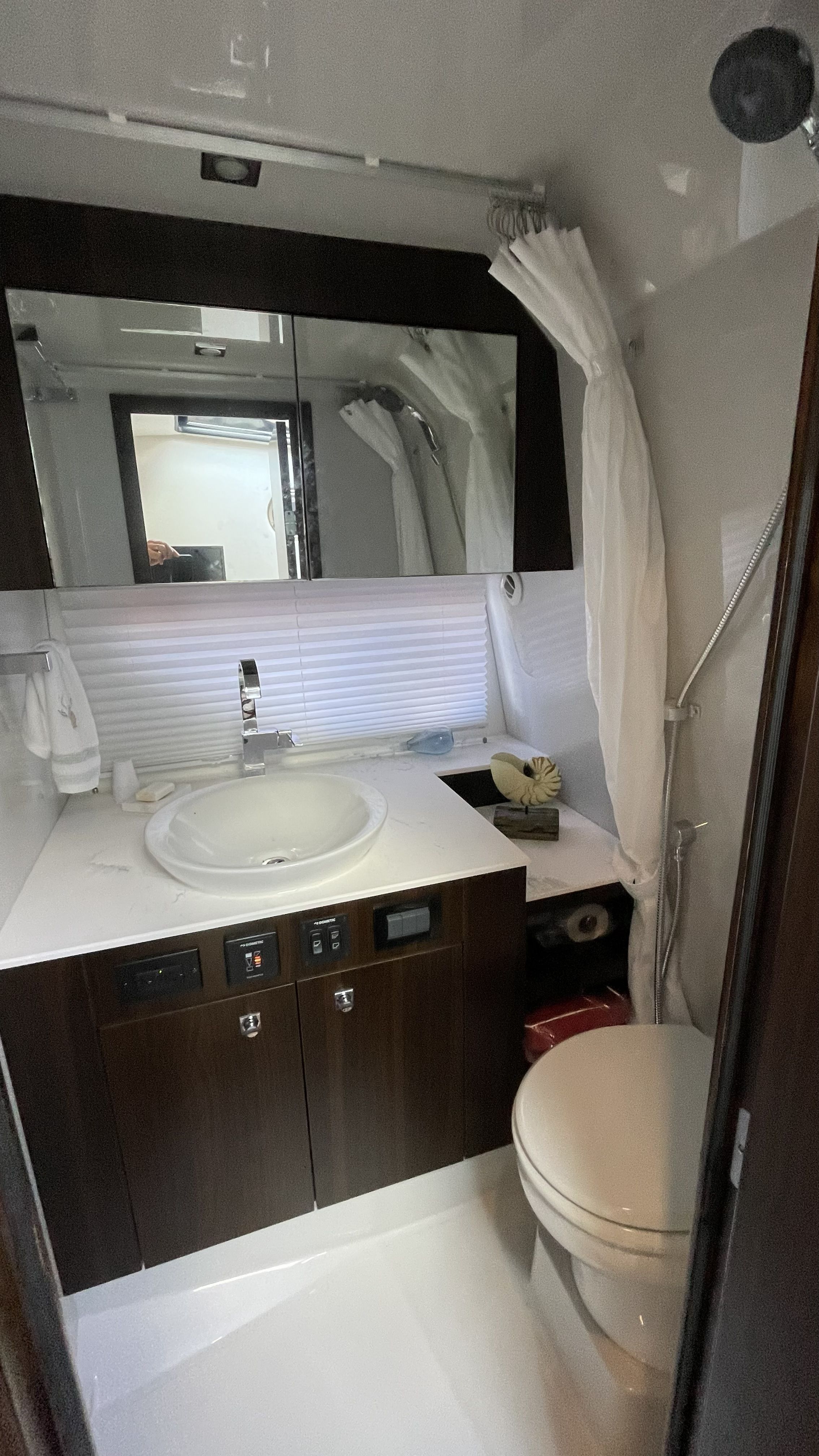 2023 Cruisers Yachts 38 GLS OB SB Image Thumbnail #25