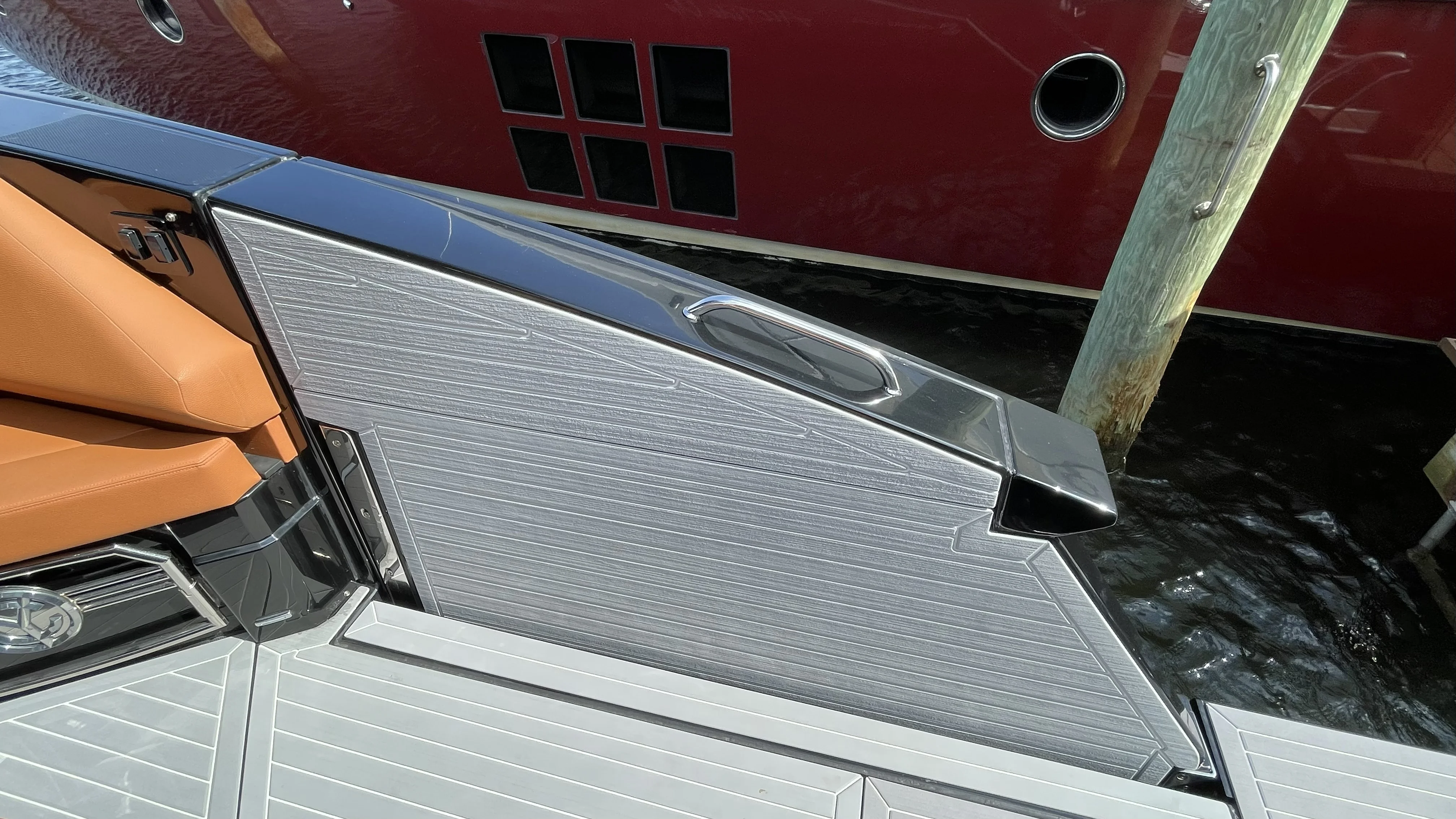 2023 Cruisers Yachts 38 GLS OB SB Image Thumbnail #4