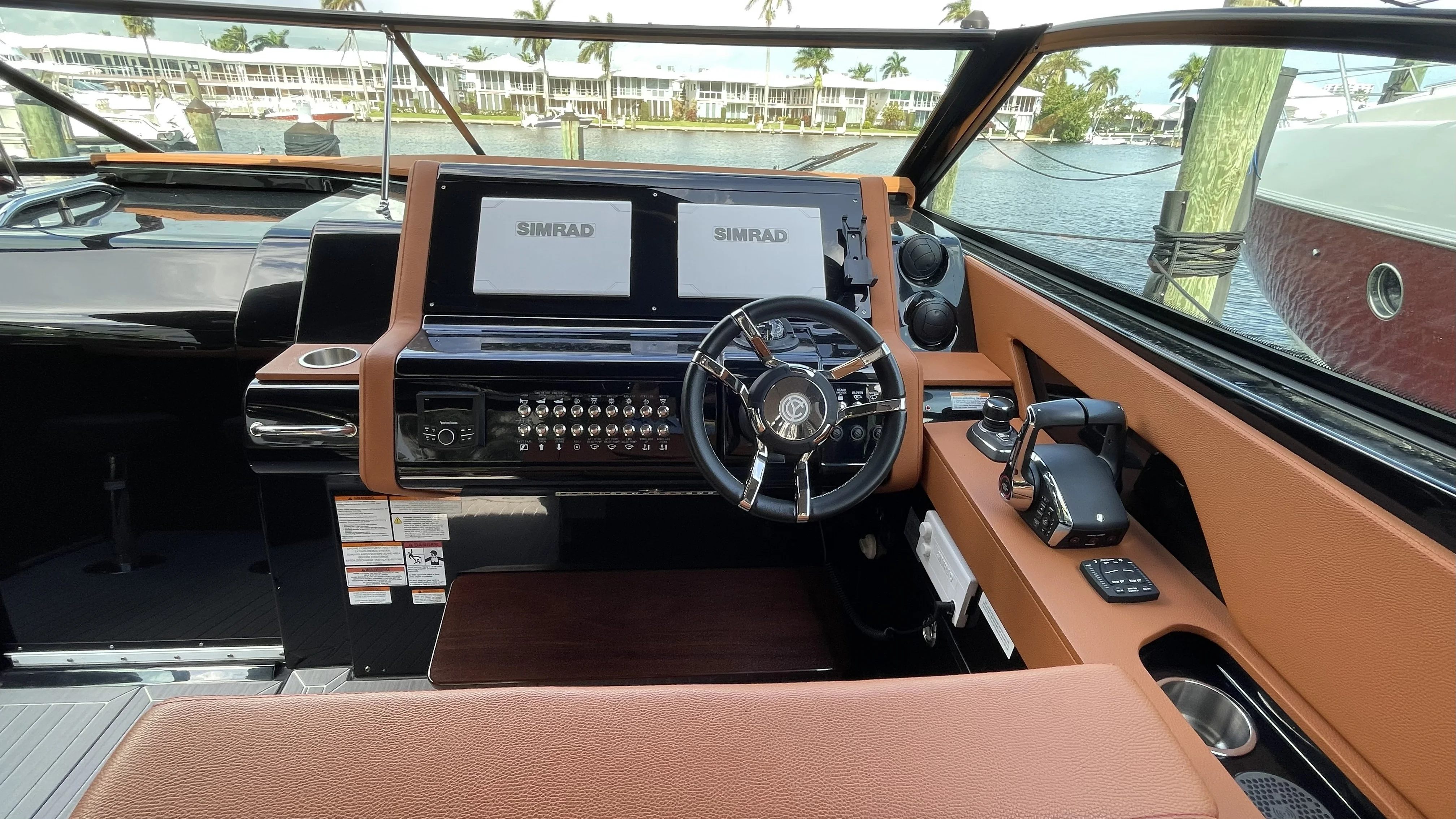 2023 Cruisers Yachts 38 GLS OB SB Image Thumbnail #13