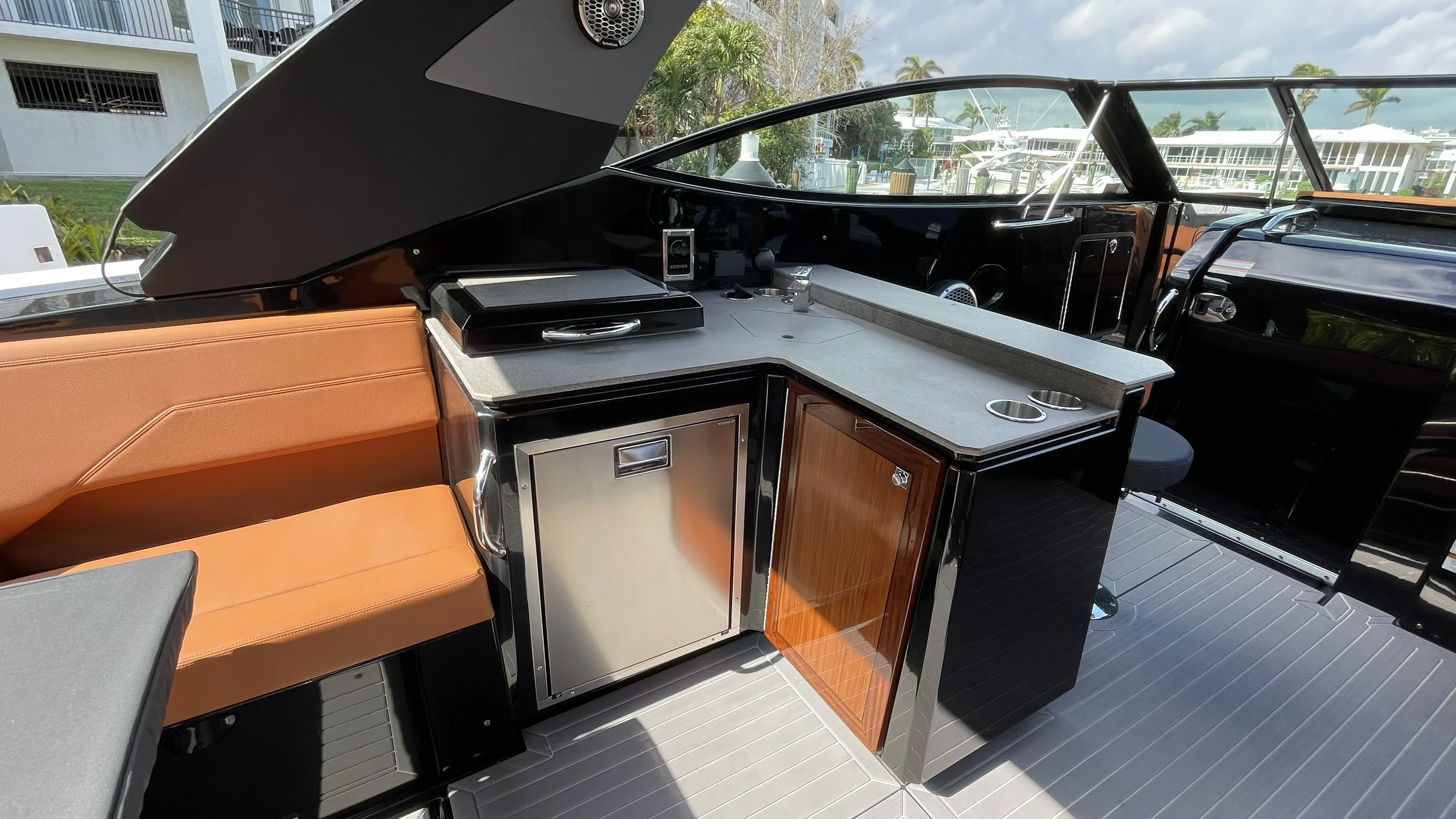 2023 Cruisers Yachts 38 GLS OB SB Image Thumbnail #9