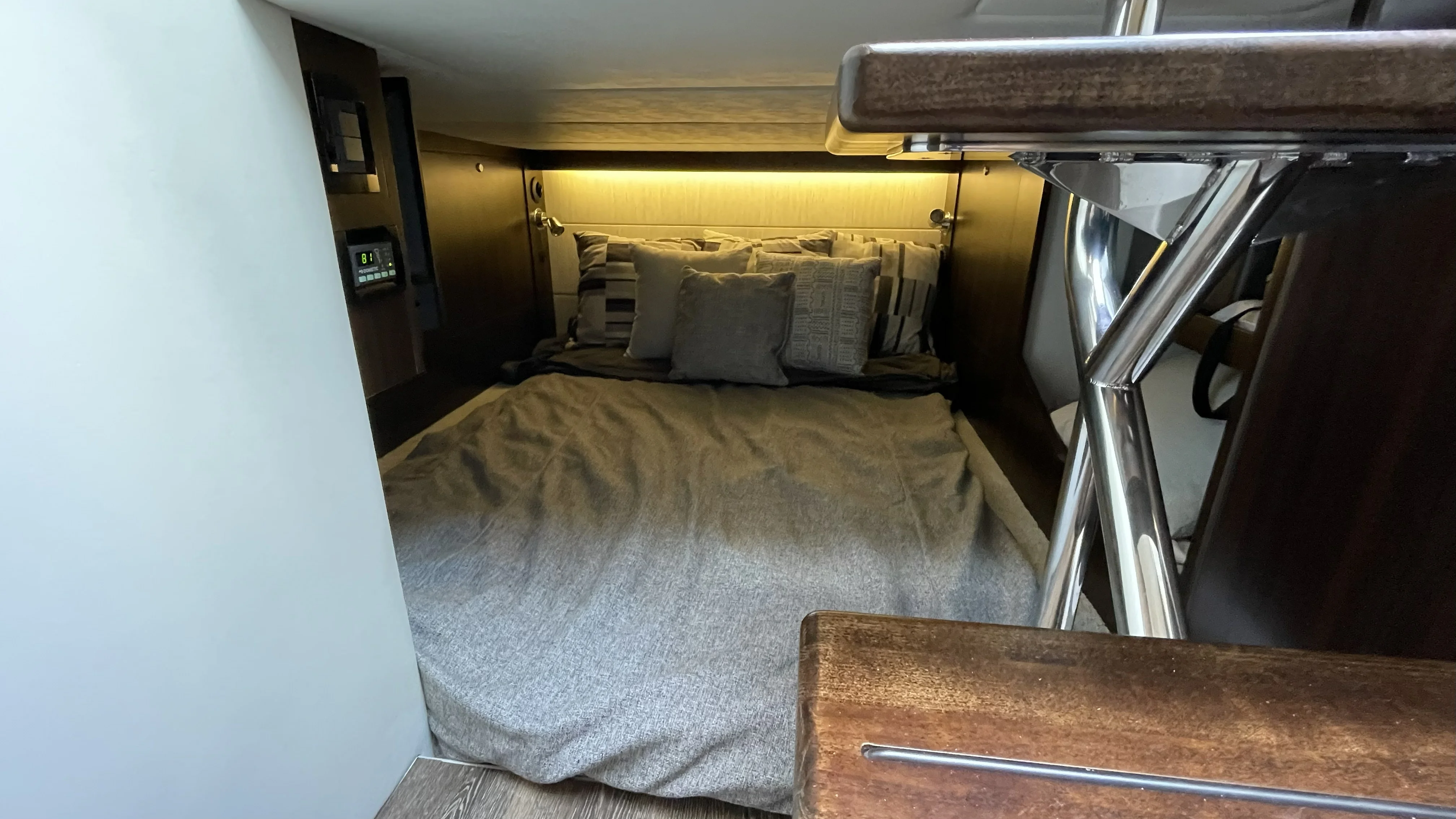 2023 Cruisers Yachts 38 GLS OB SB Image Thumbnail #24