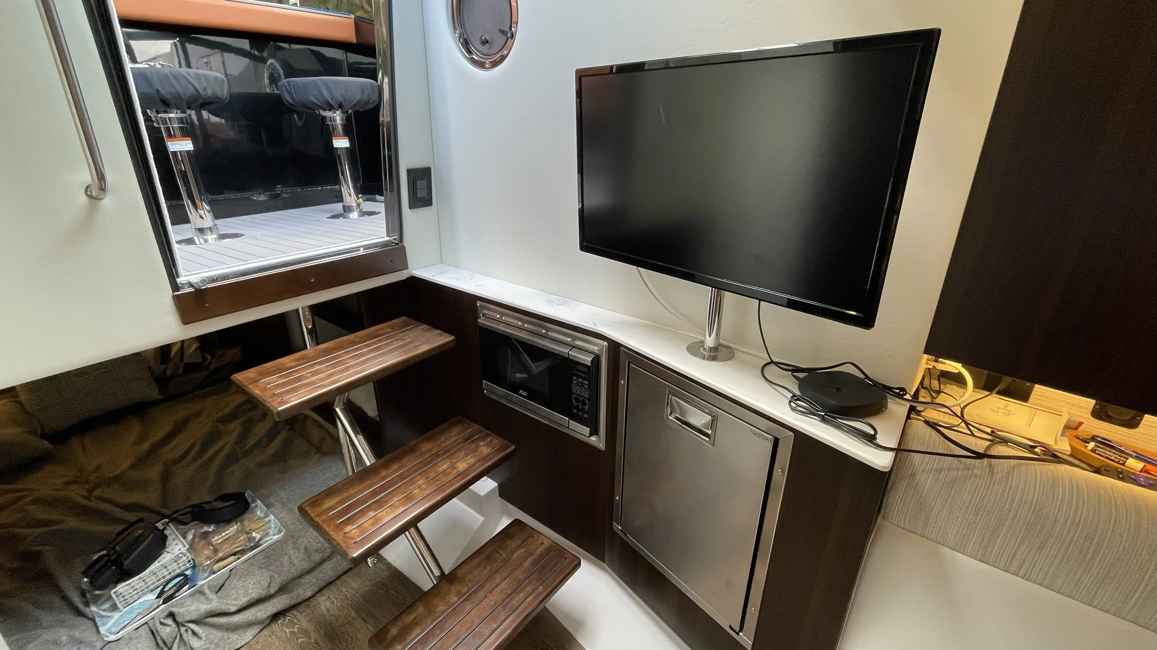 2023 Cruisers Yachts 38 GLS OB SB Image Thumbnail #23