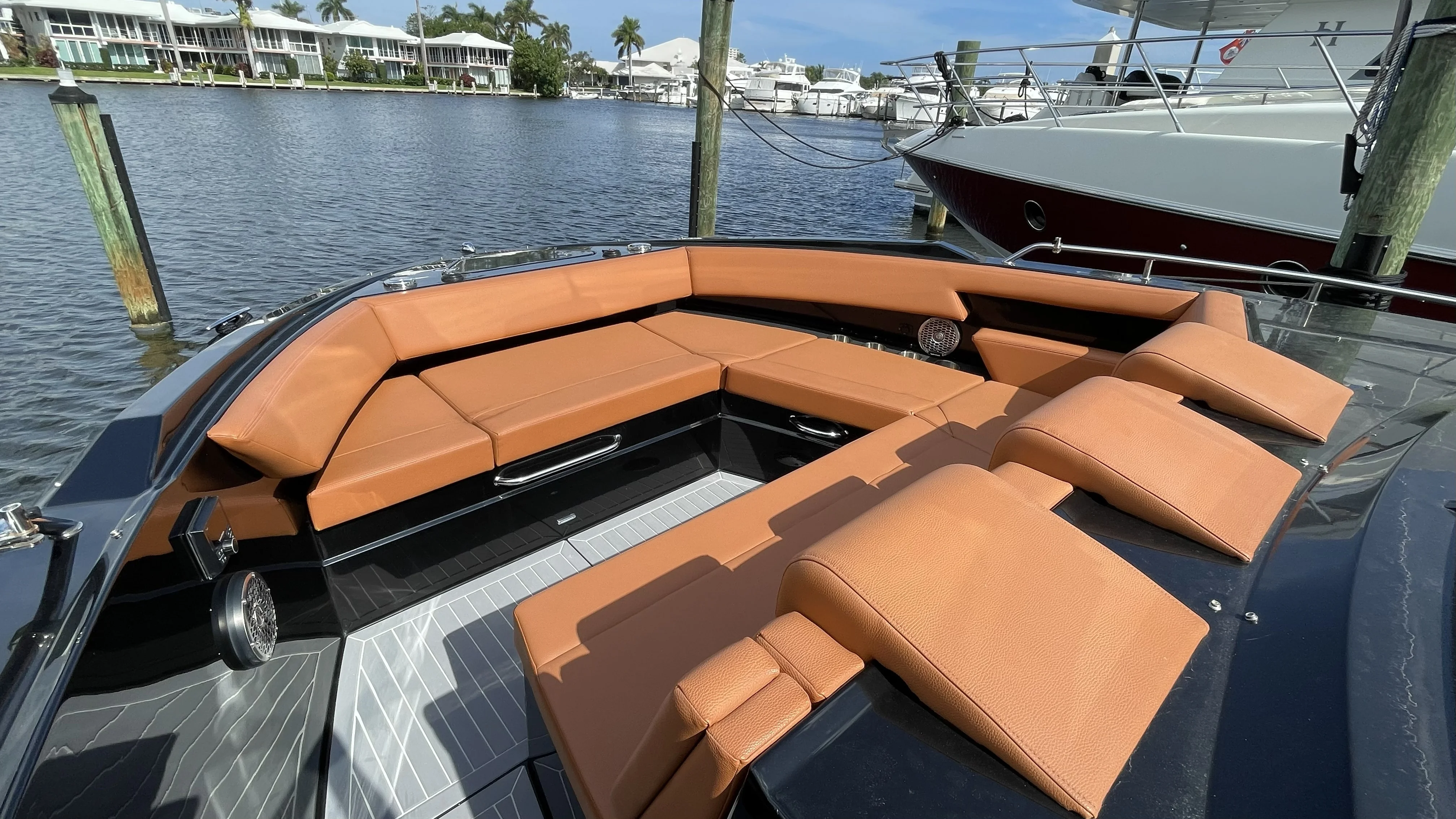 2023 Cruisers Yachts 38 GLS OB SB Image Thumbnail #15