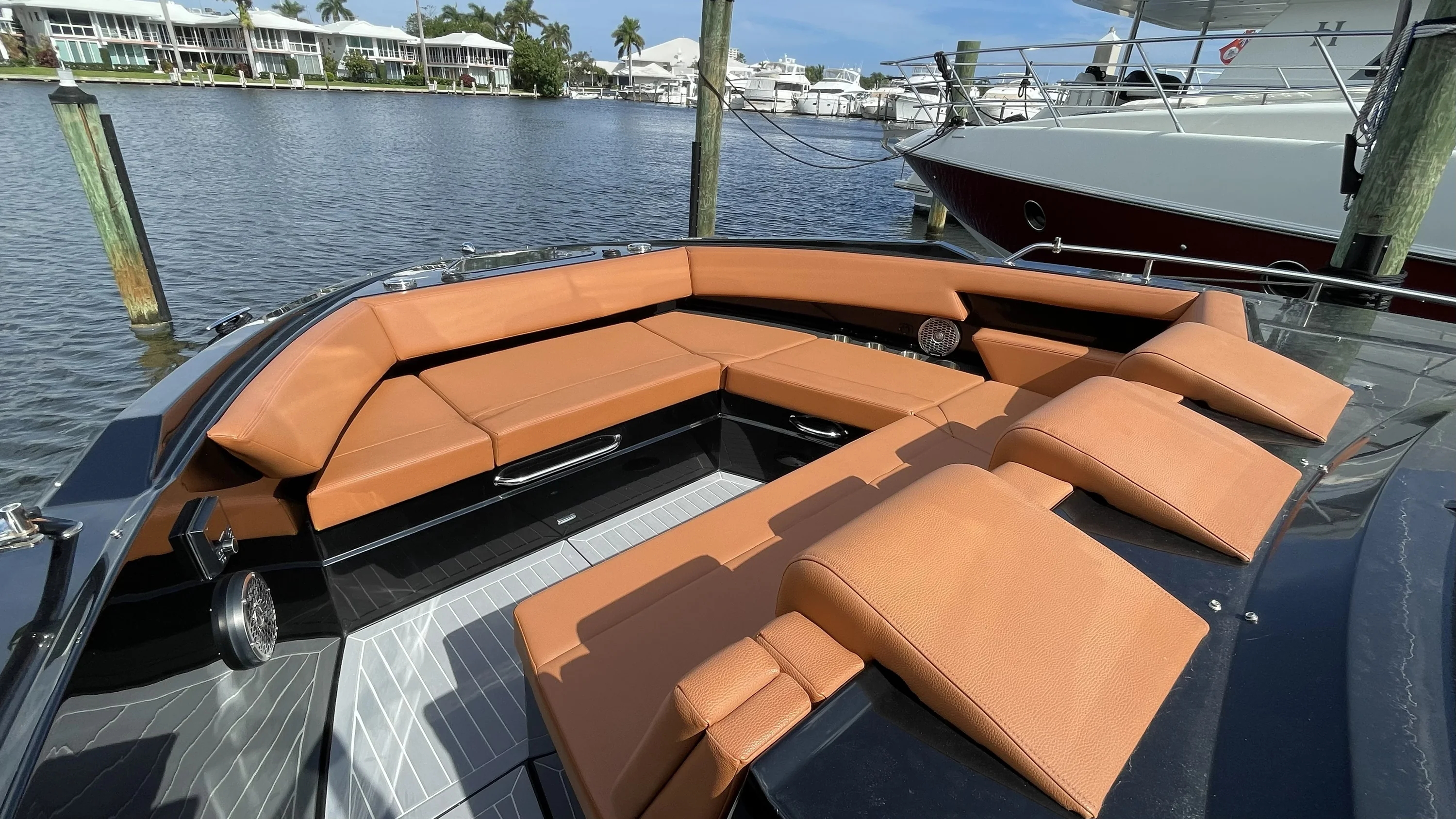 2023 Cruisers Yachts 38 GLS OB SB Image Thumbnail #15