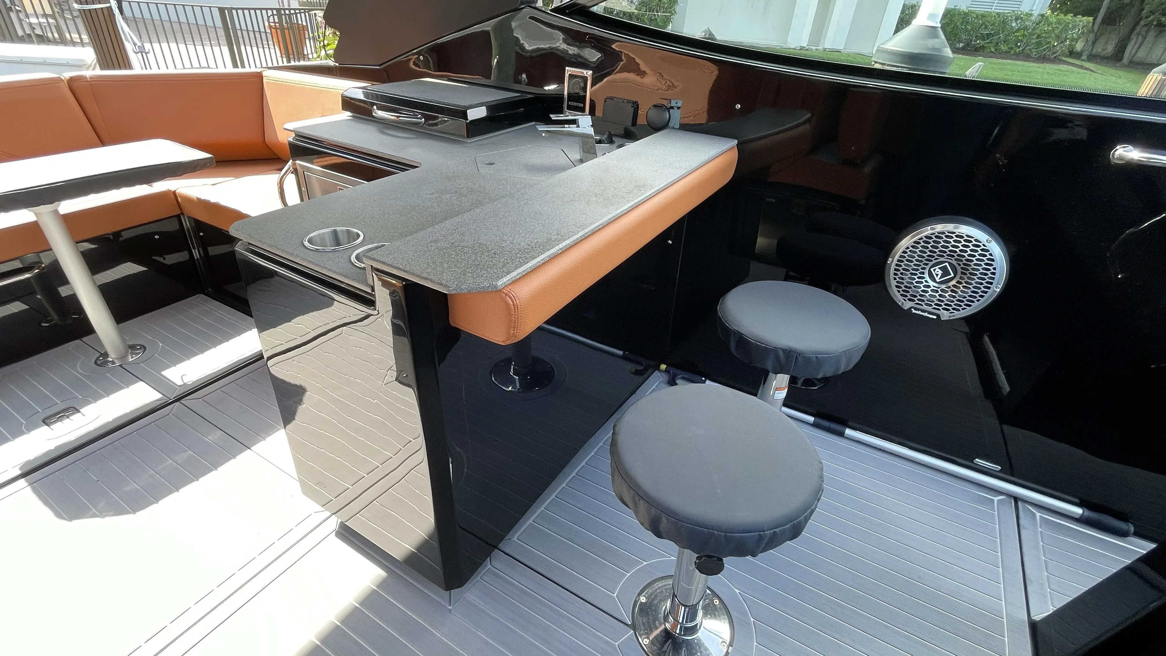 2023 Cruisers Yachts 38 GLS OB SB Image Thumbnail #11