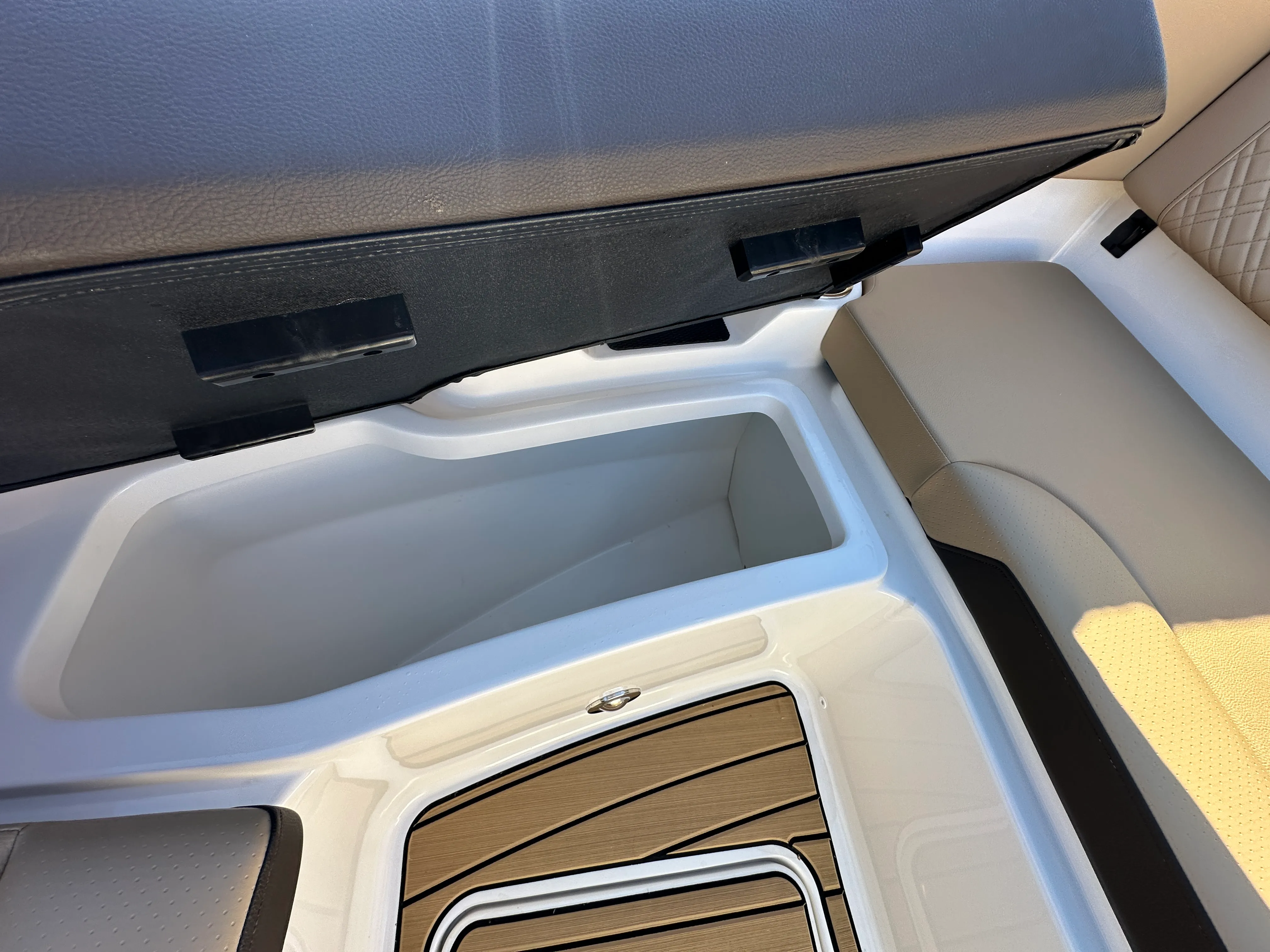 2025 Sea Ray SDX 270 Surf Image Thumbnail #18