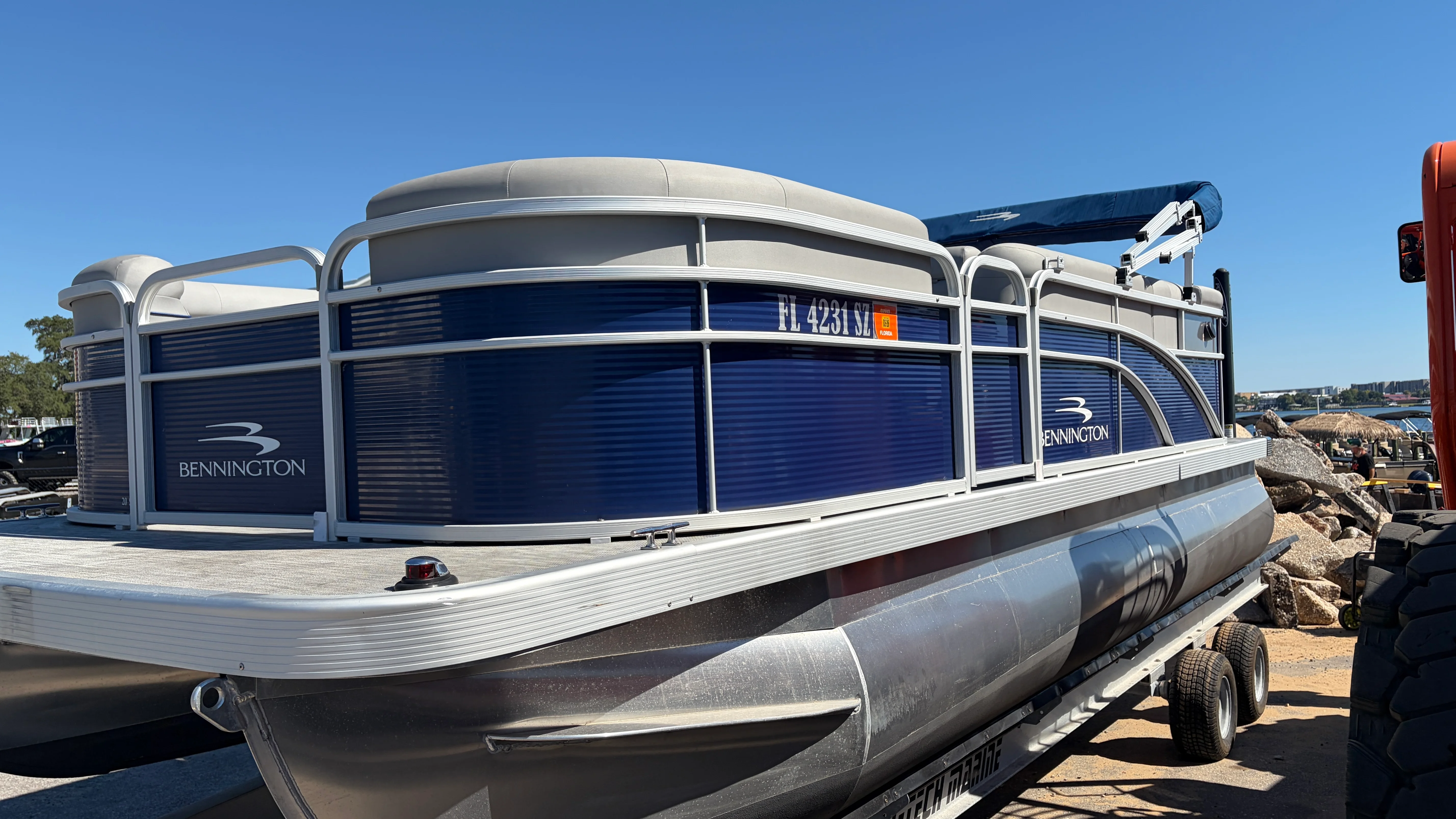 2021 Bennington 20SV Image Thumbnail #3