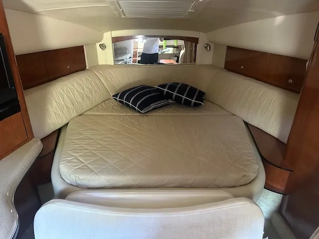 2007 Sea Ray 320 SUNDANCER Image Thumbnail #9