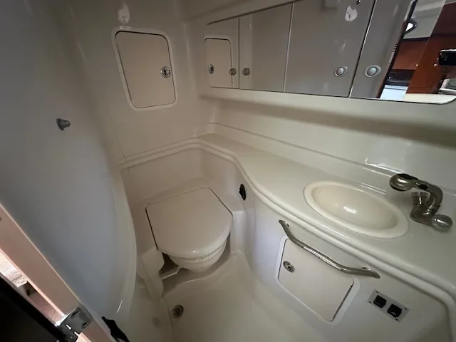 2007 Sea Ray 320 SUNDANCER Image Thumbnail #10