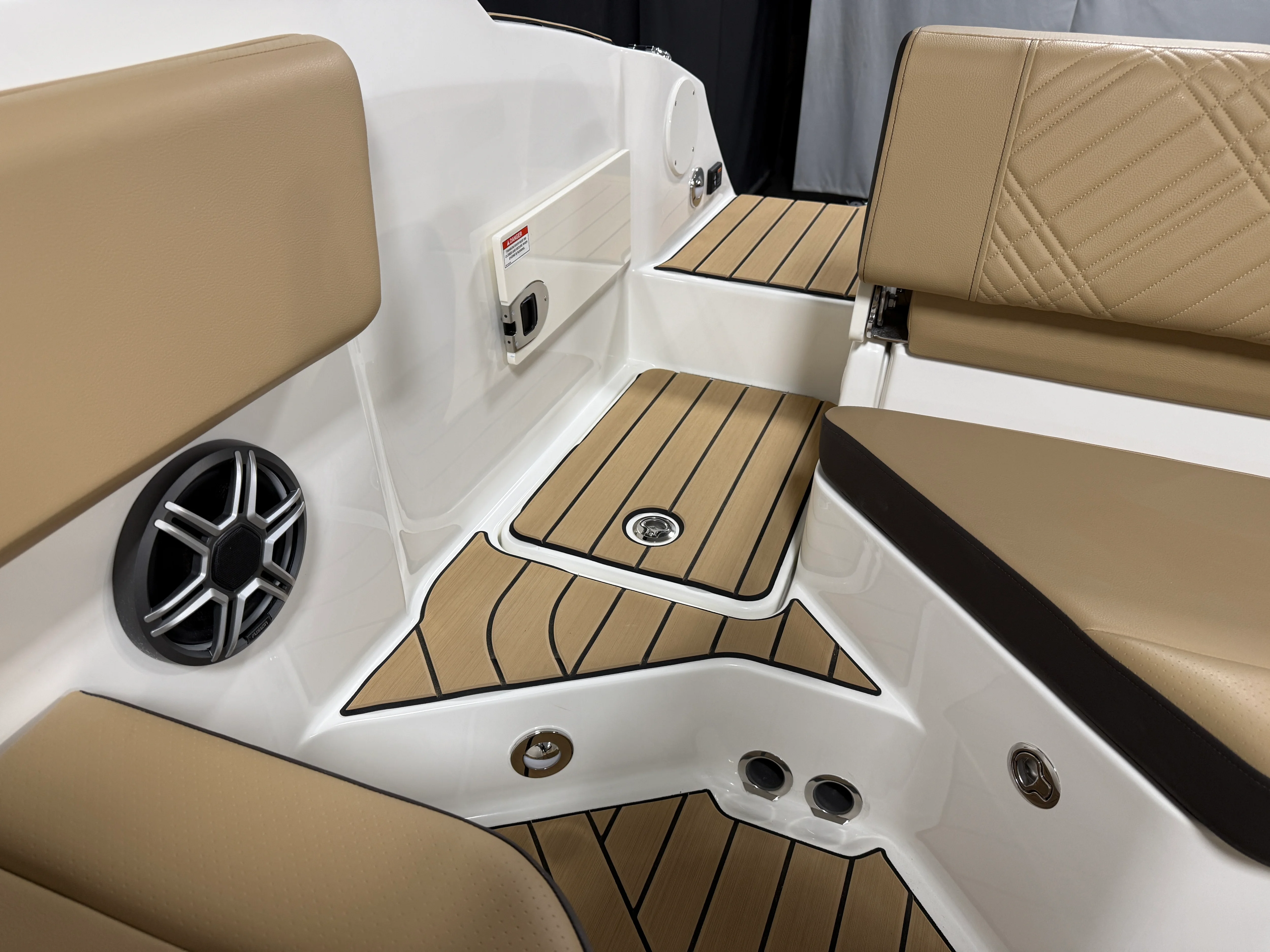 2026 Sea Ray SDX 230 Image Thumbnail #29