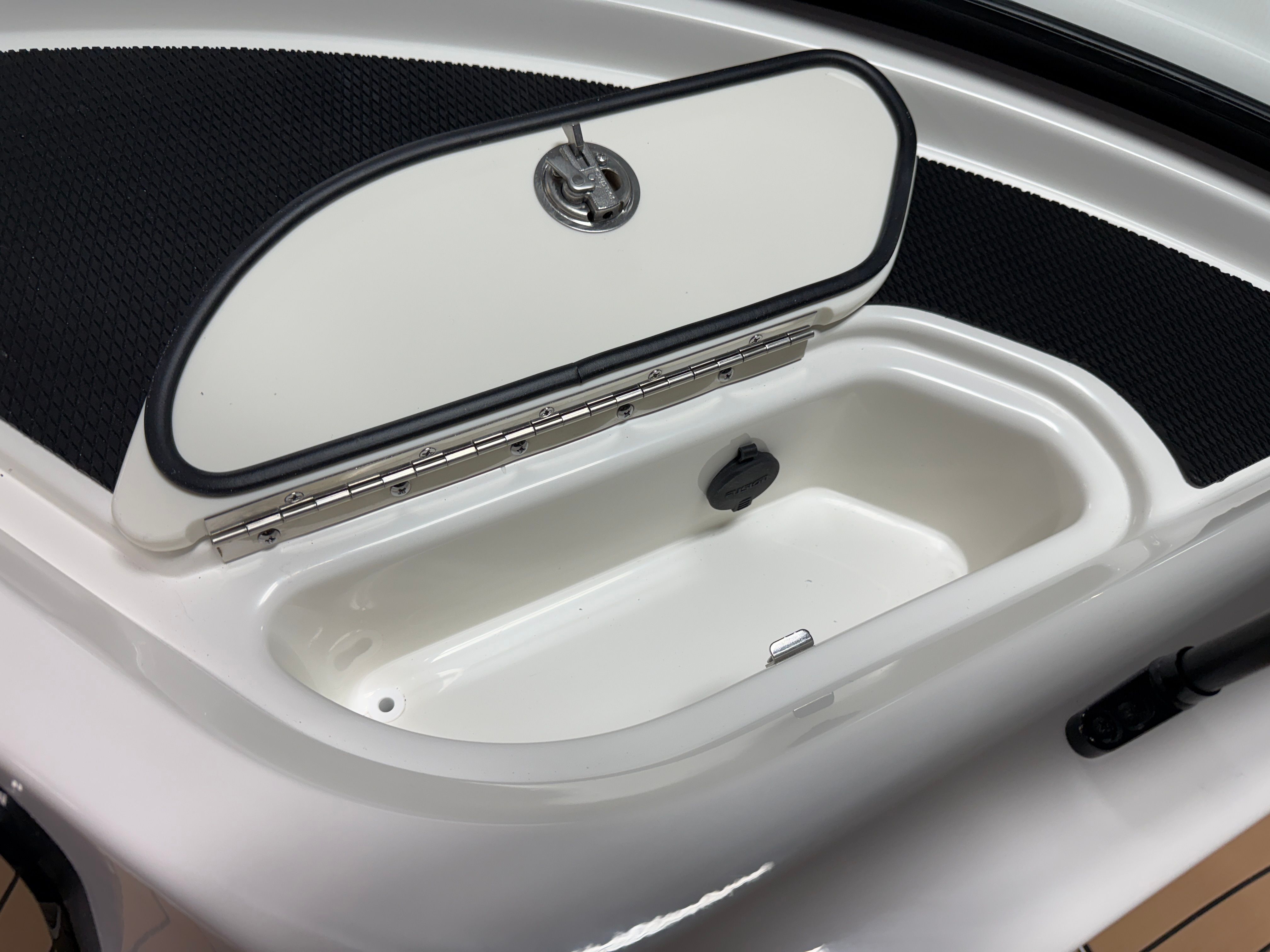 2026 Sea Ray SDX 230 Image Thumbnail #54