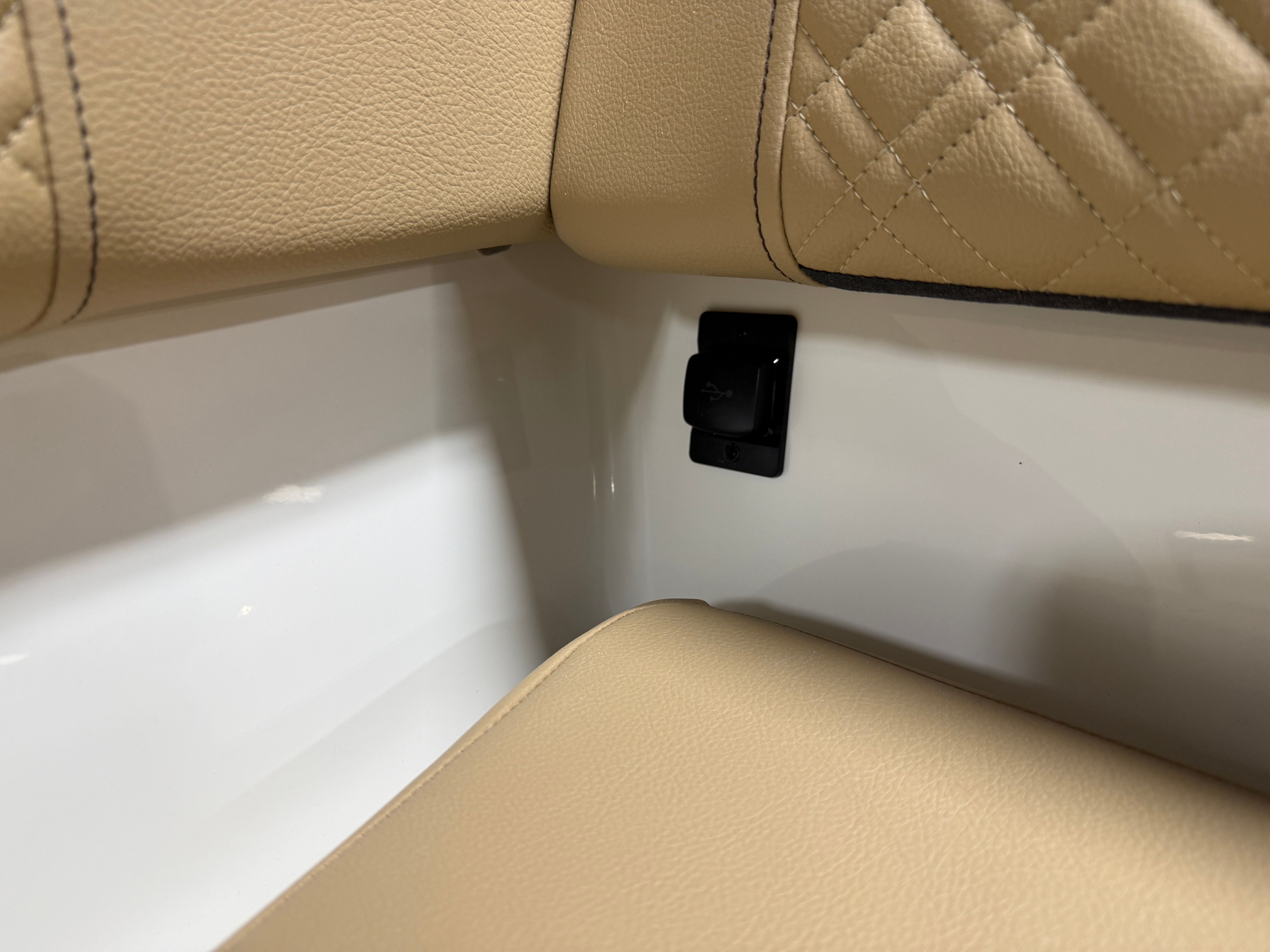 2026 Sea Ray SDX 230 Image Thumbnail #93