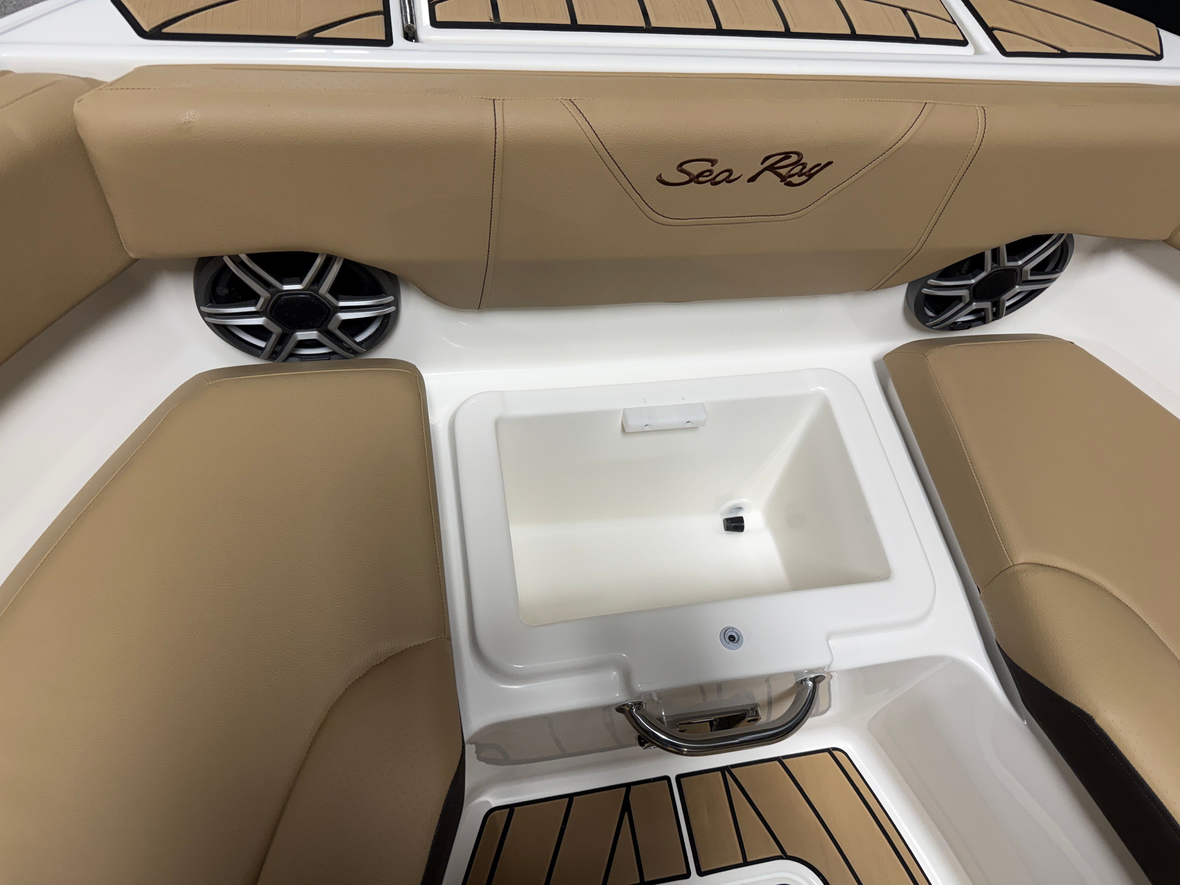 2026 Sea Ray SDX 230 Image Thumbnail #95