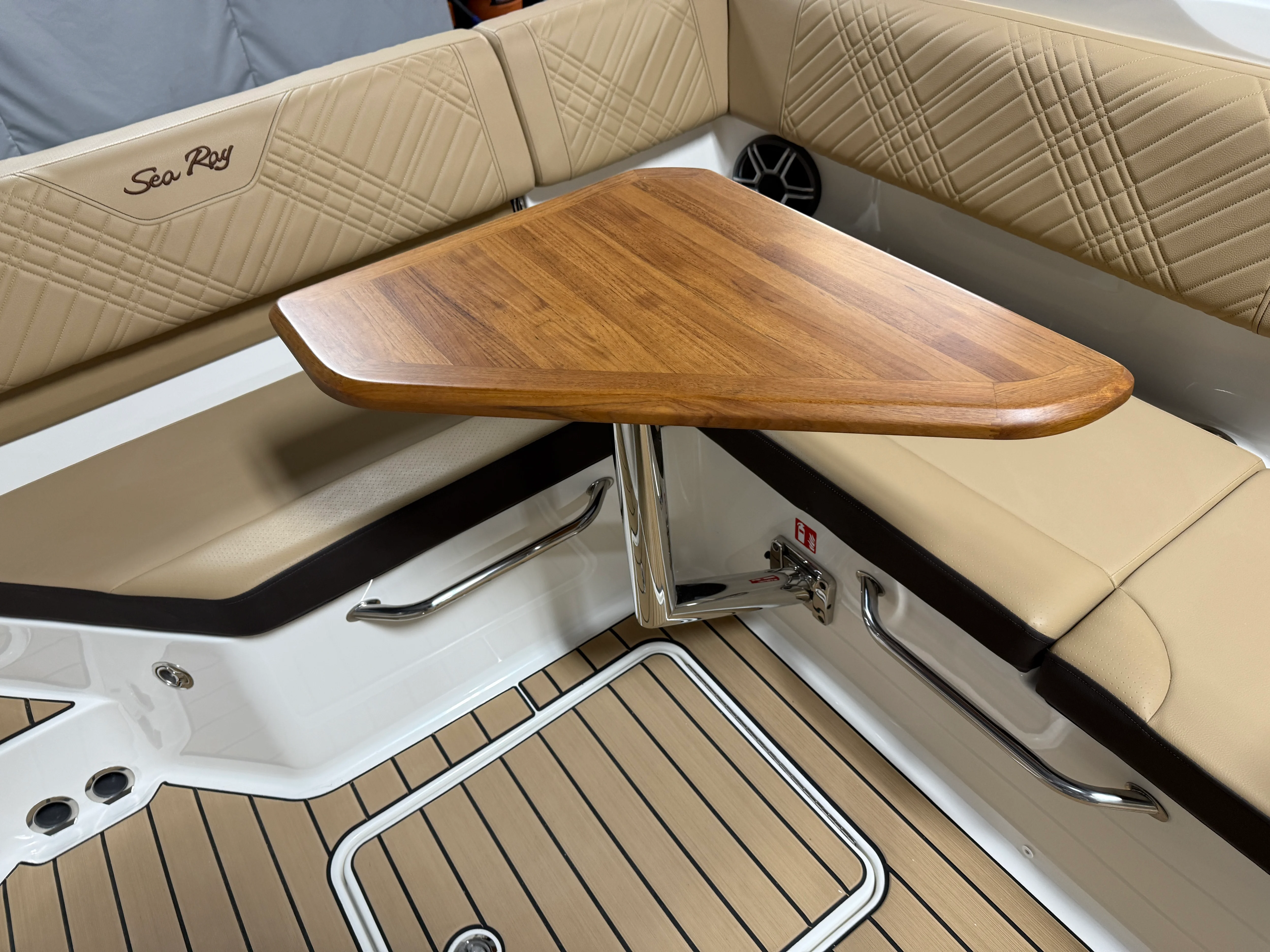 2026 Sea Ray SDX 230 Image Thumbnail #32