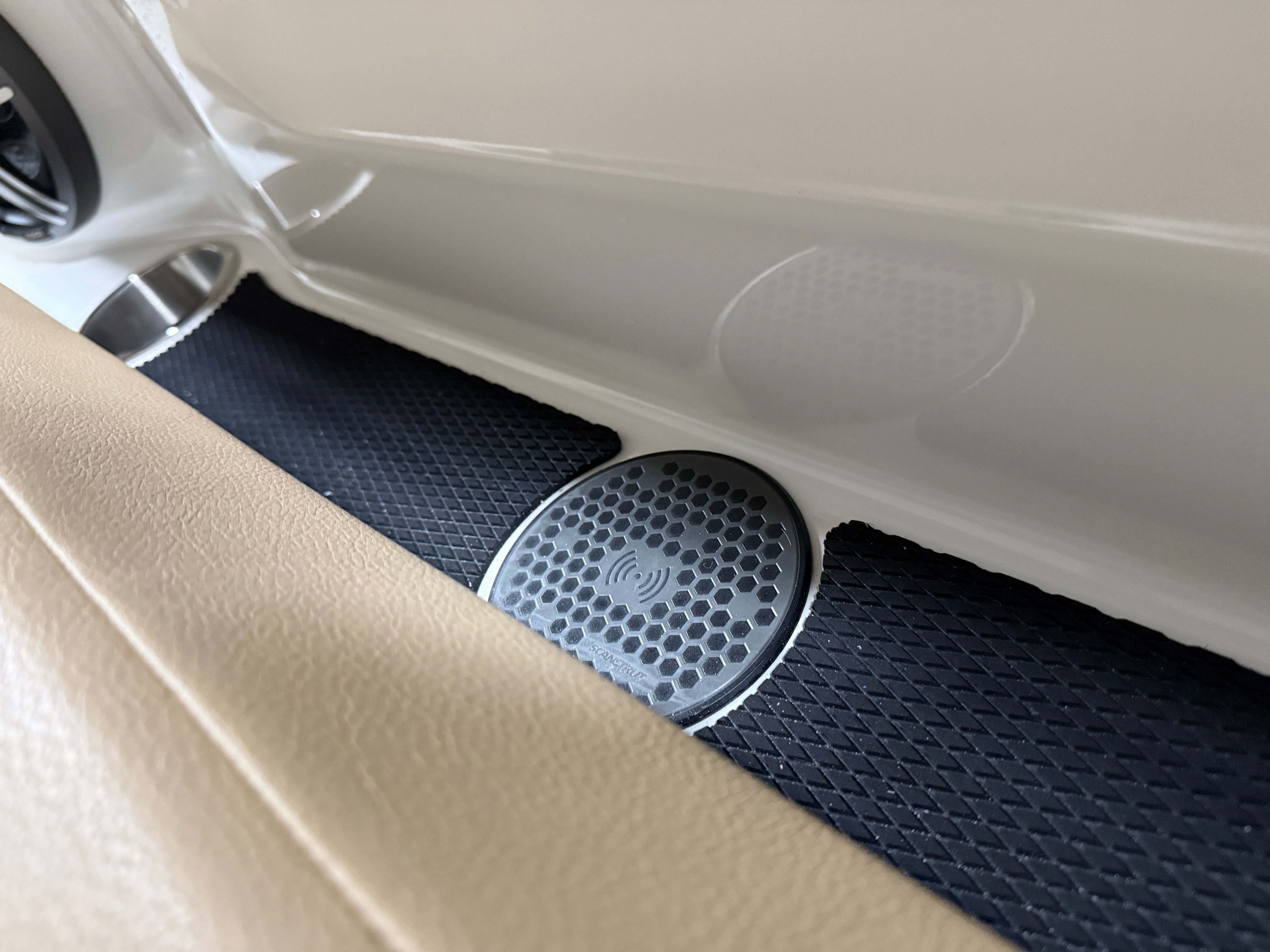 2026 Sea Ray SDX 230 Image Thumbnail #43