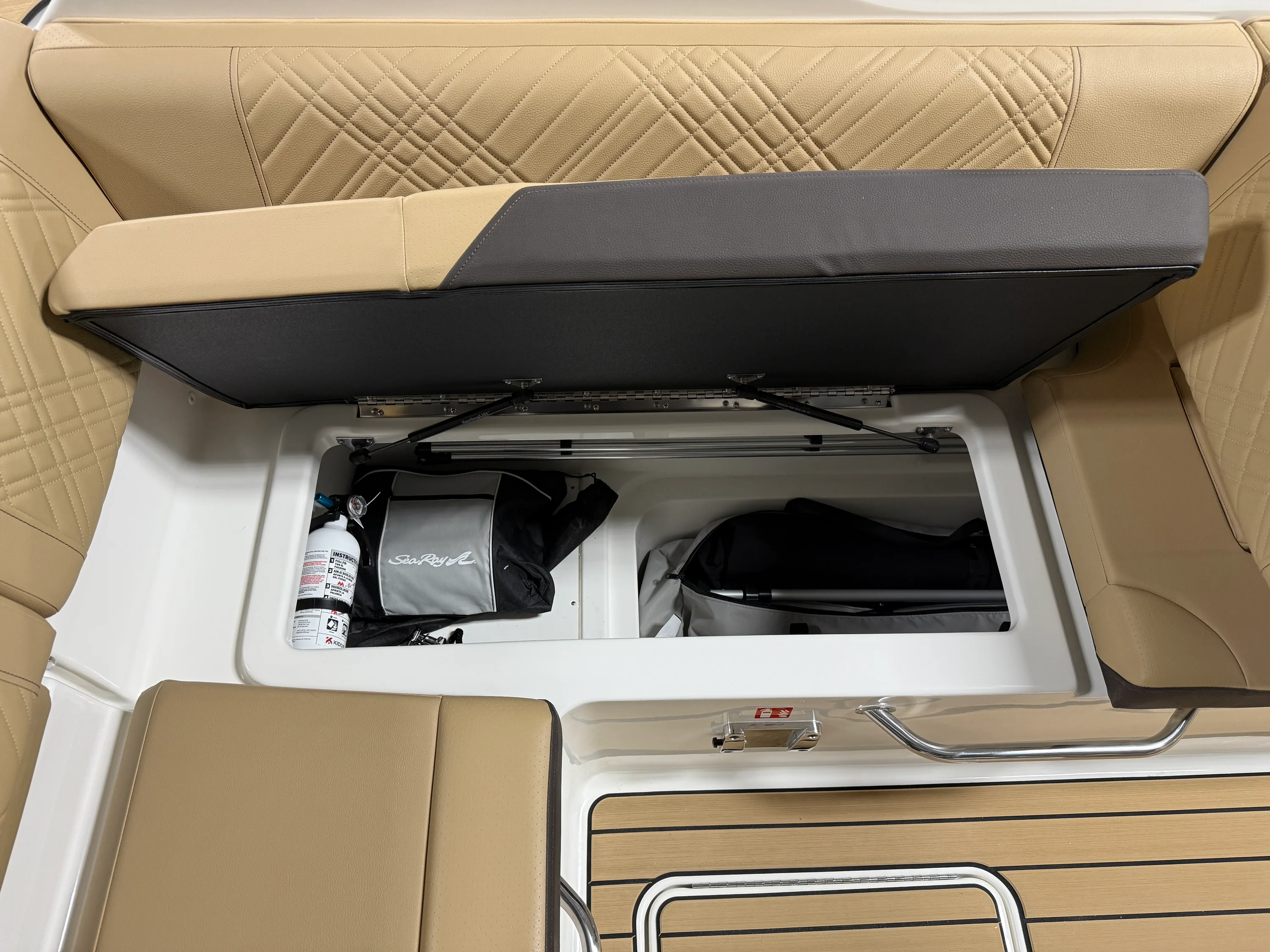 2026 Sea Ray SDX 230 Image Thumbnail #37