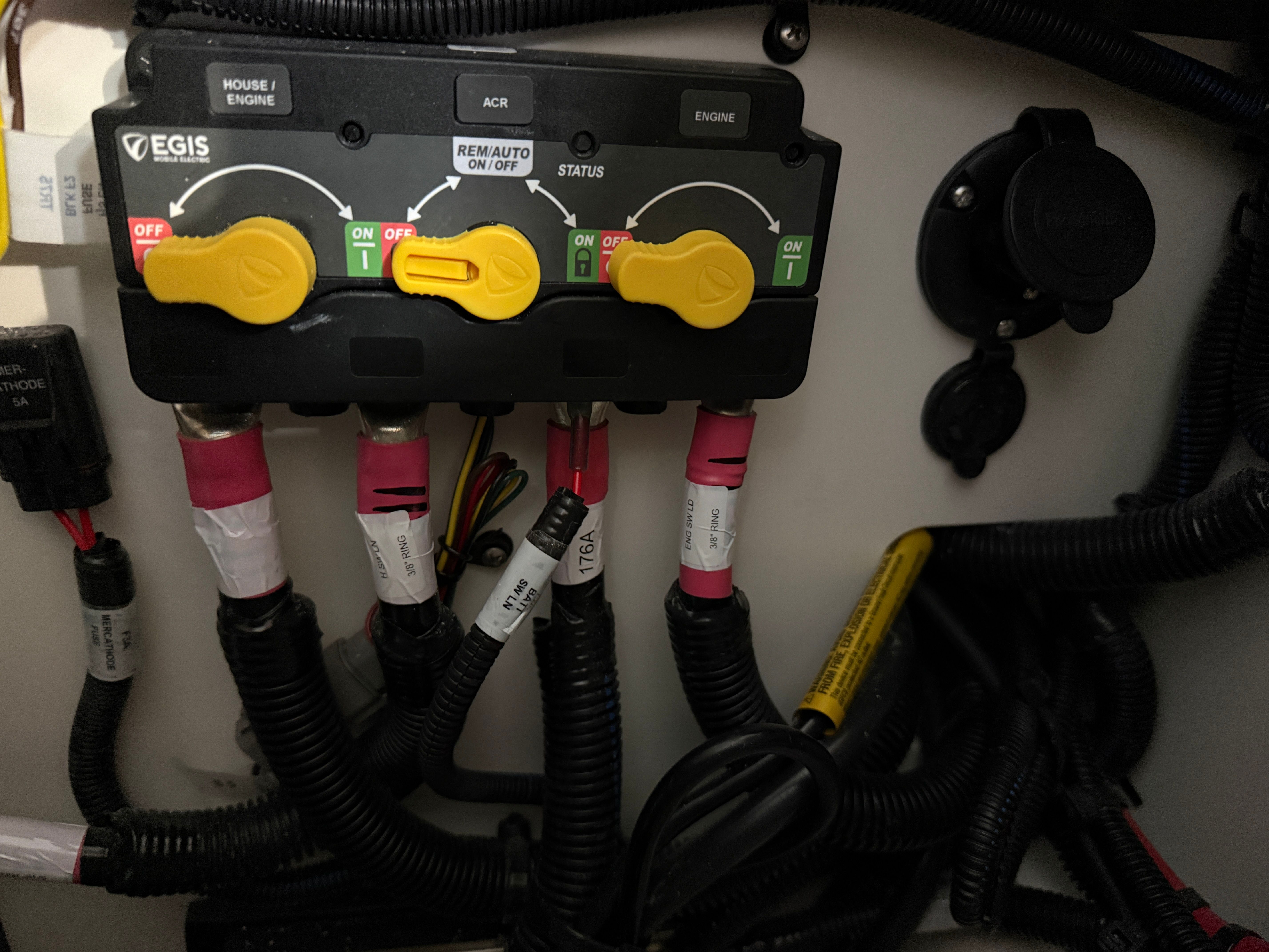 2026 Sea Ray SDX 230 Image Thumbnail #18